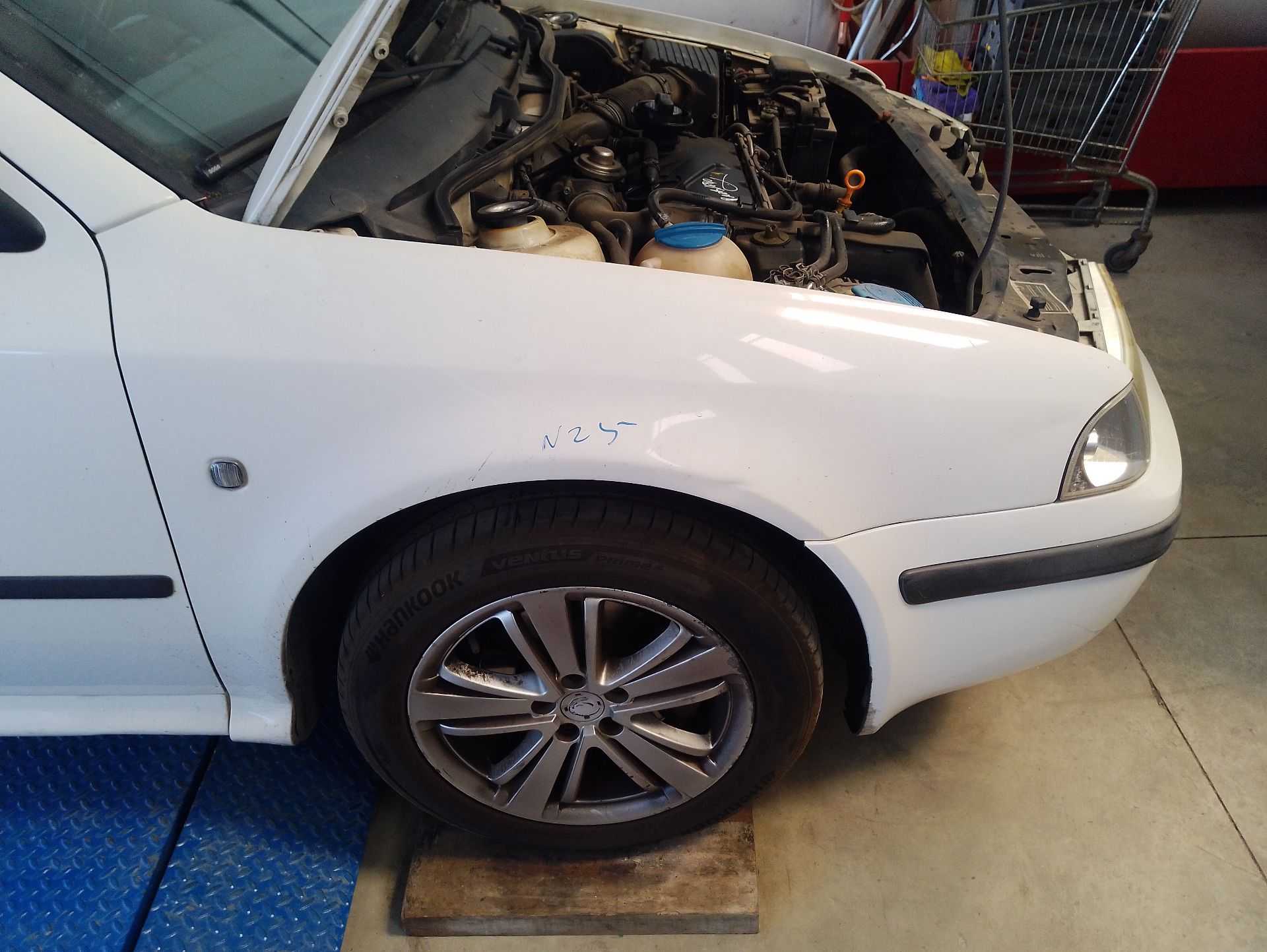 Recambio de aleta delantera derecha para skoda octavia i (1u2) 1.9 tdi referencia OEM IAM 1U0821106B  