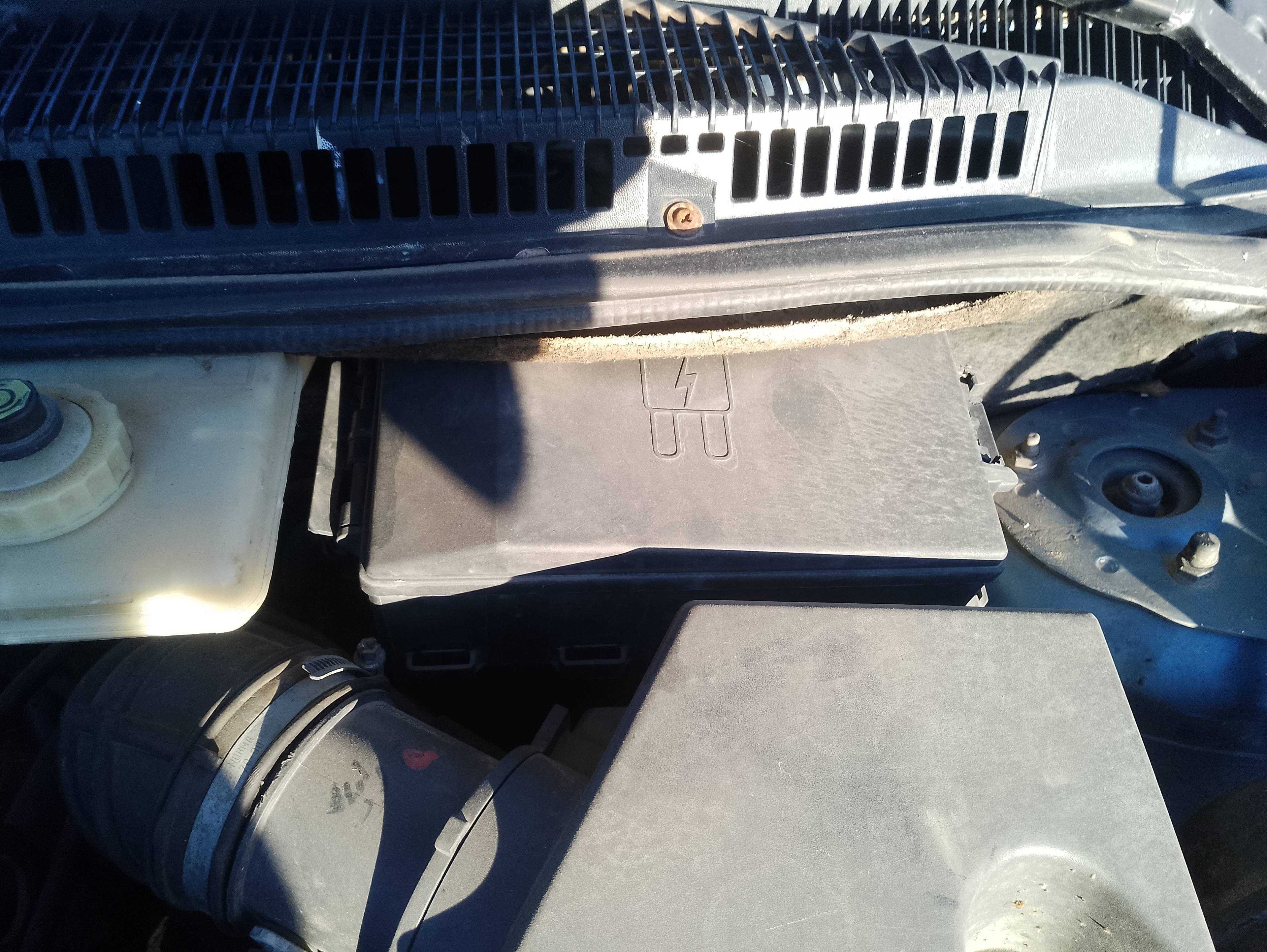 Recambio de caja reles / fusibles para ford transit connect (tc7) furgón ft 200s referencia OEM IAM   