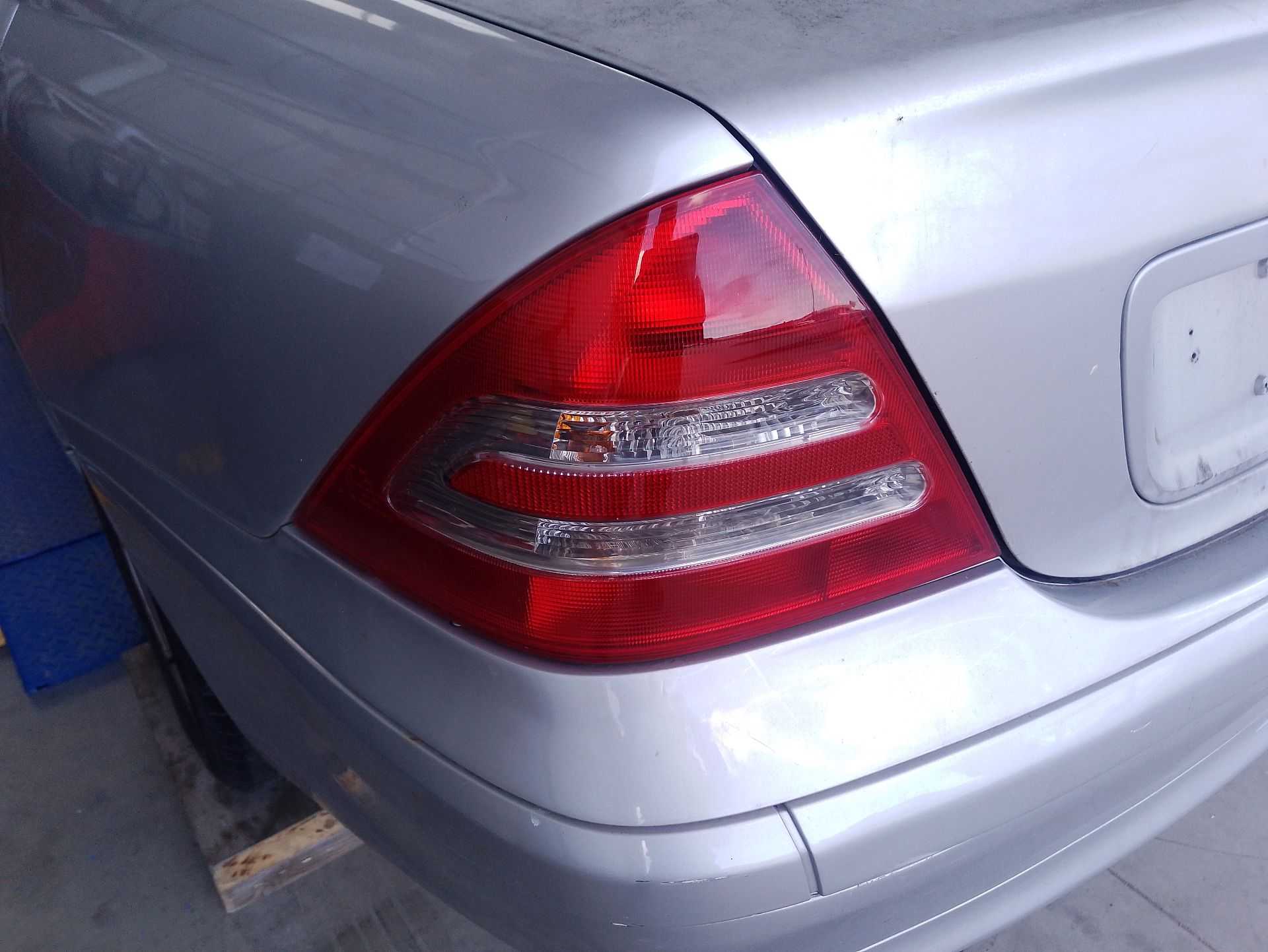 Recambio de piloto trasero izquierdo para mercedes-benz clase c (w203) c 220 cdi (203.006) referencia OEM IAM   