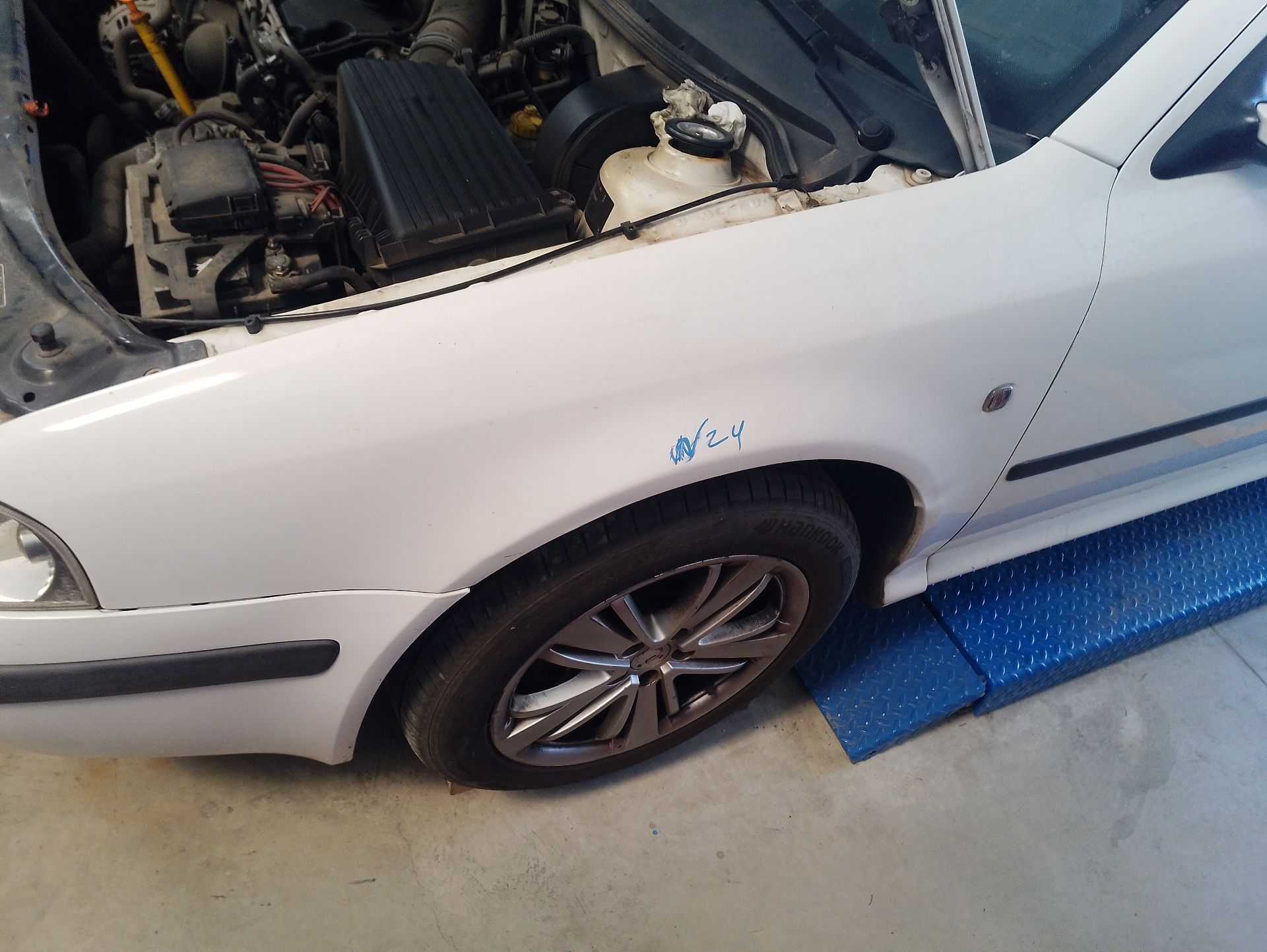 Recambio de aleta delantera izquierda para skoda octavia i (1u2) 1.9 tdi referencia OEM IAM 1U0821105B  