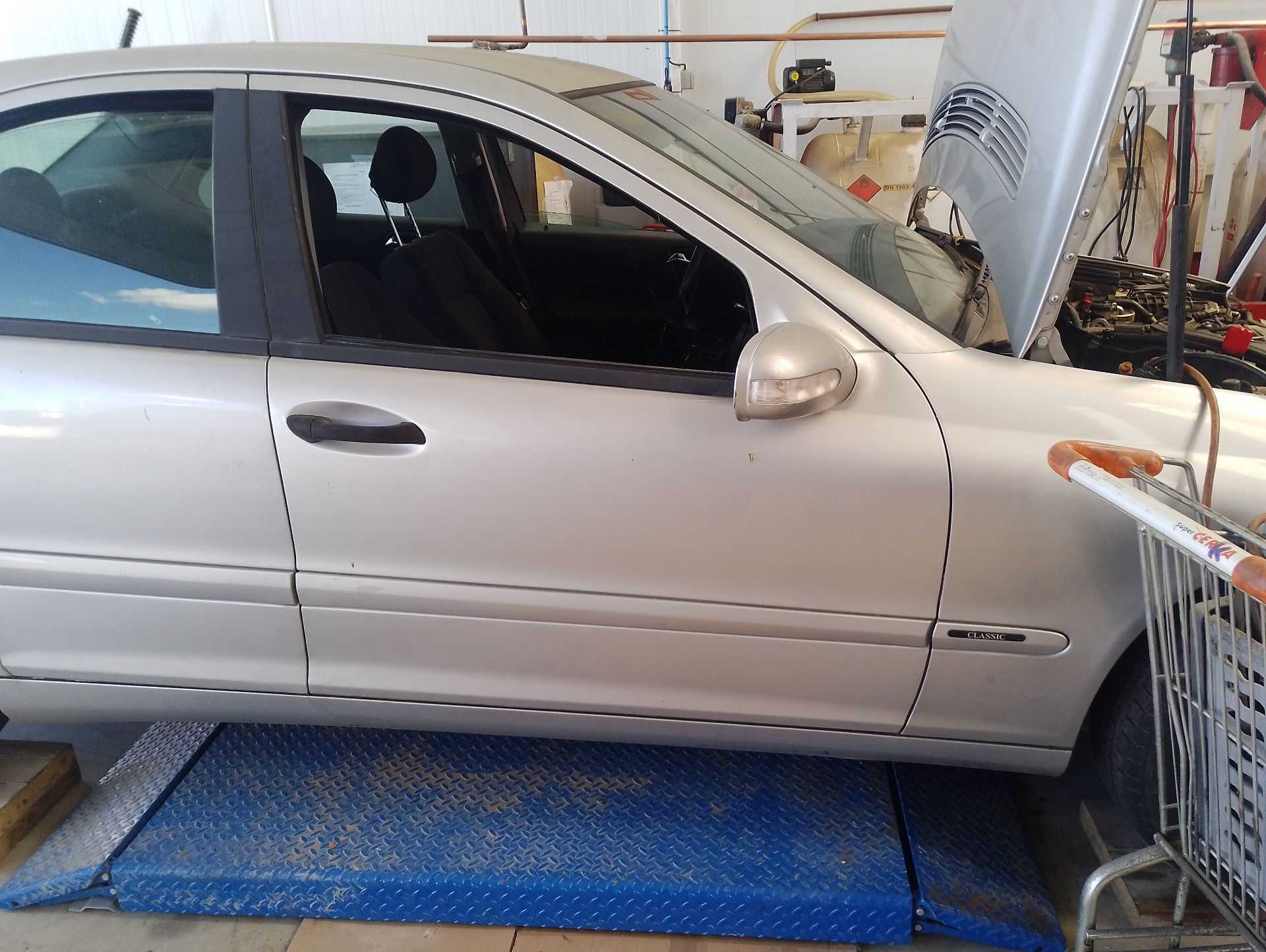 Recambio de puerta delantera derecha para mercedes-benz clase c (w203) c 220 cdi (203.006) referencia OEM IAM   