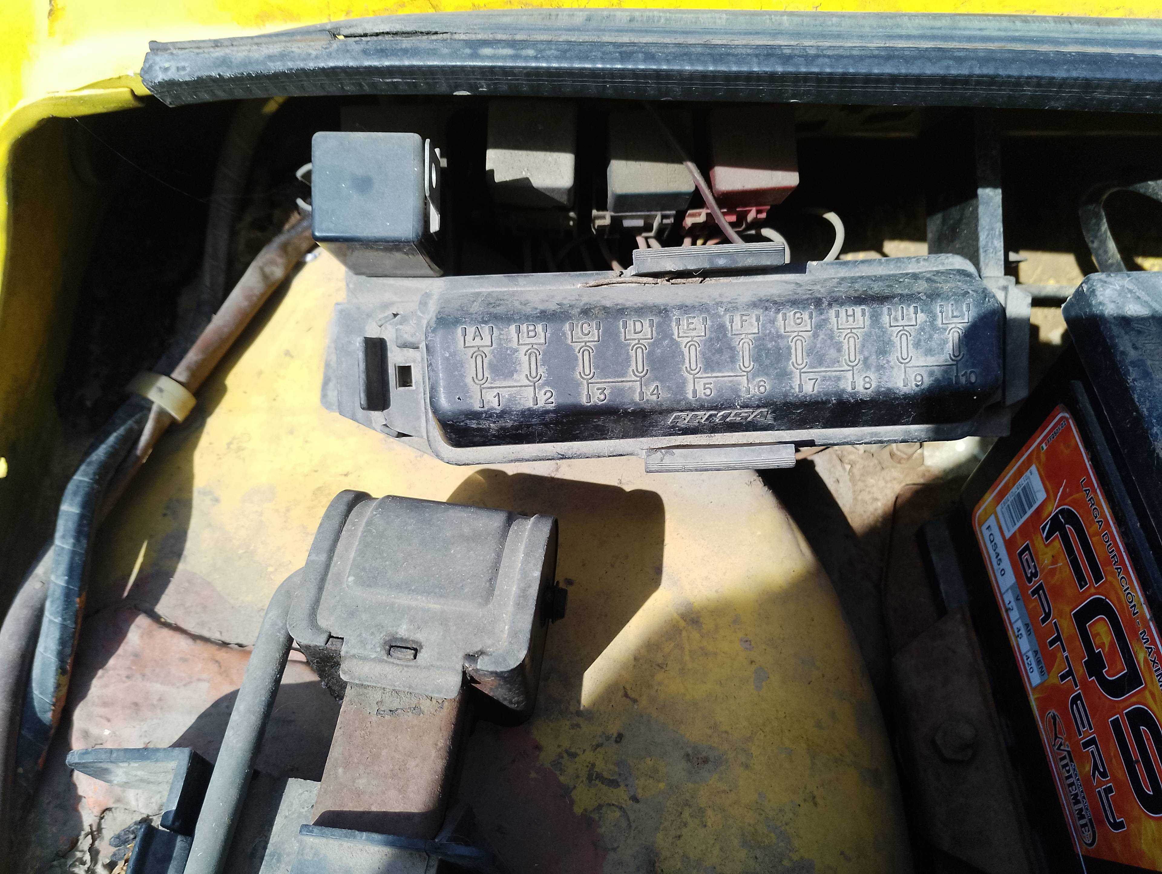 Recambio de caja reles / fusibles para seat 127 referencia OEM IAM   