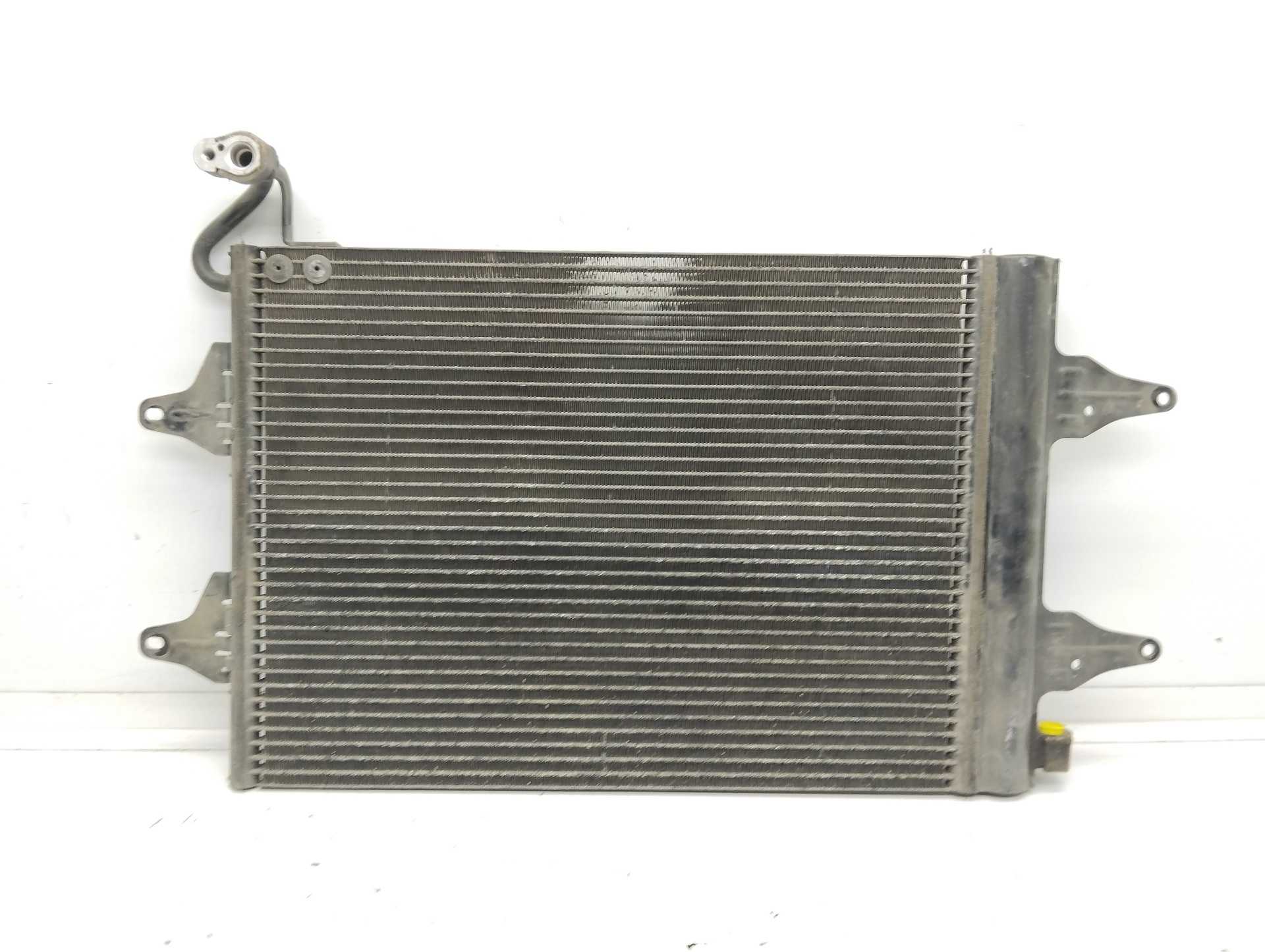 Recambio de condensador / radiador aire acondicionado para volkswagen polo (9n1) 1.4 16v referencia OEM IAM 710054963F  