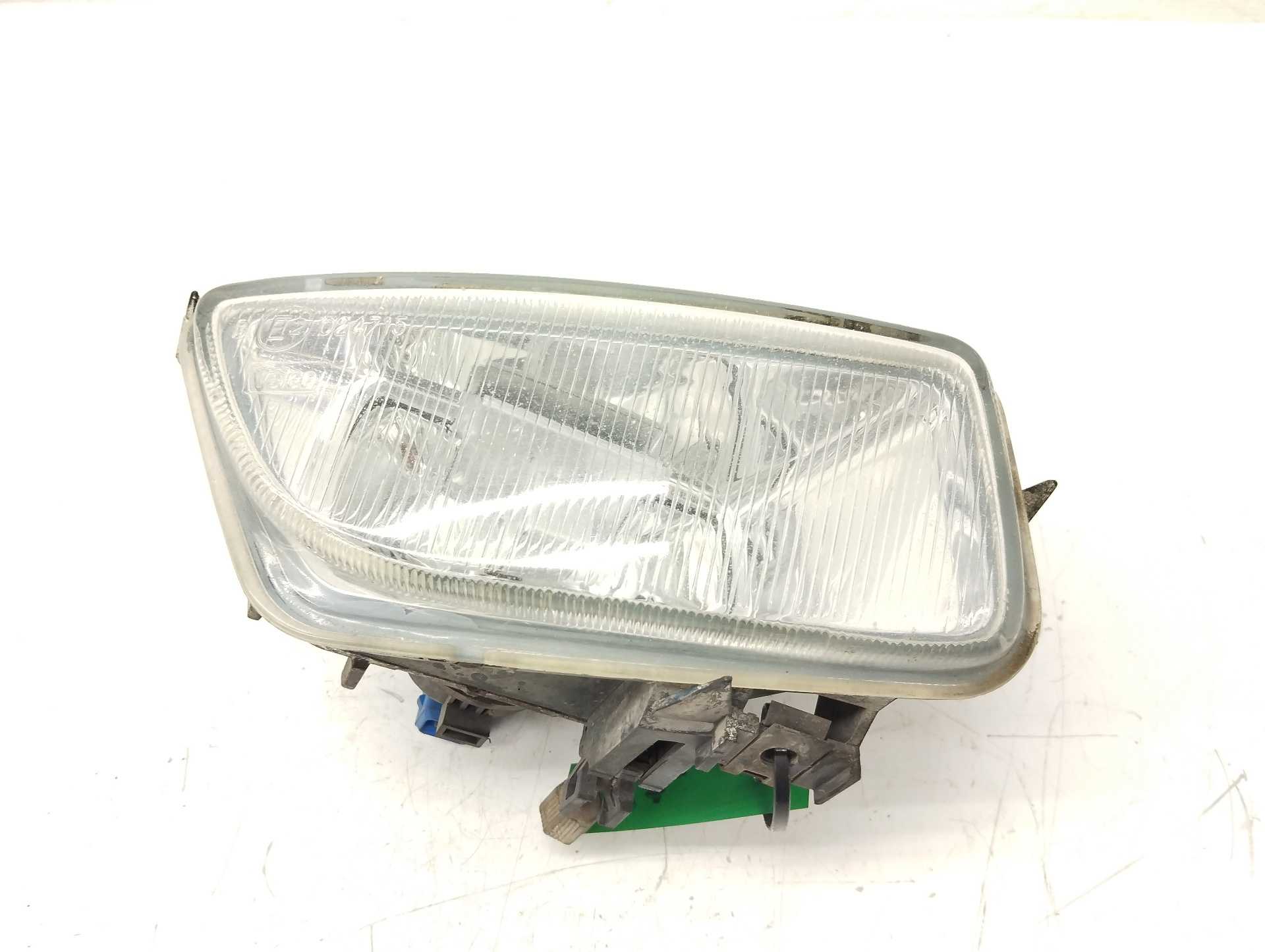 Recambio de faro antiniebla derecho para citroën saxo 1.5 d x referencia OEM IAM 67720225 6205N6 