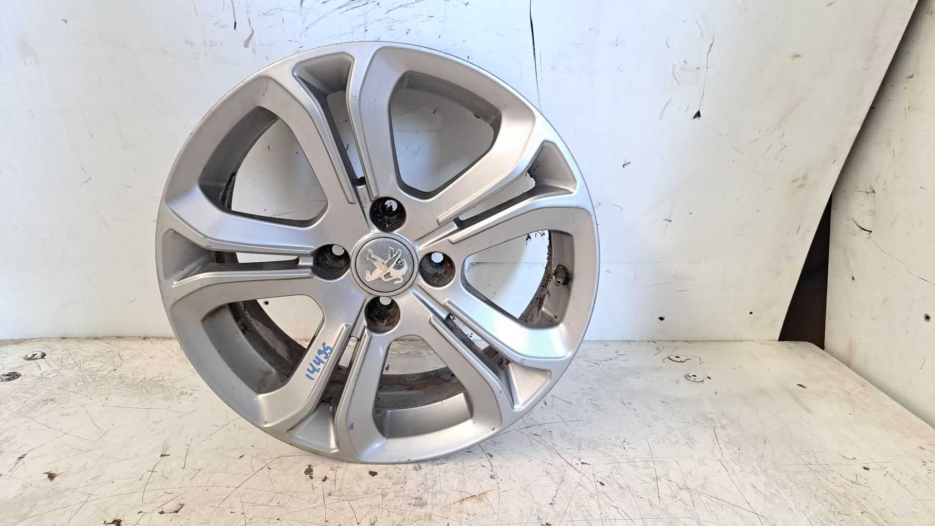 Recambio de llanta para peugeot 208 1.6 16v hdi fap referencia OEM IAM r16 9673773677 