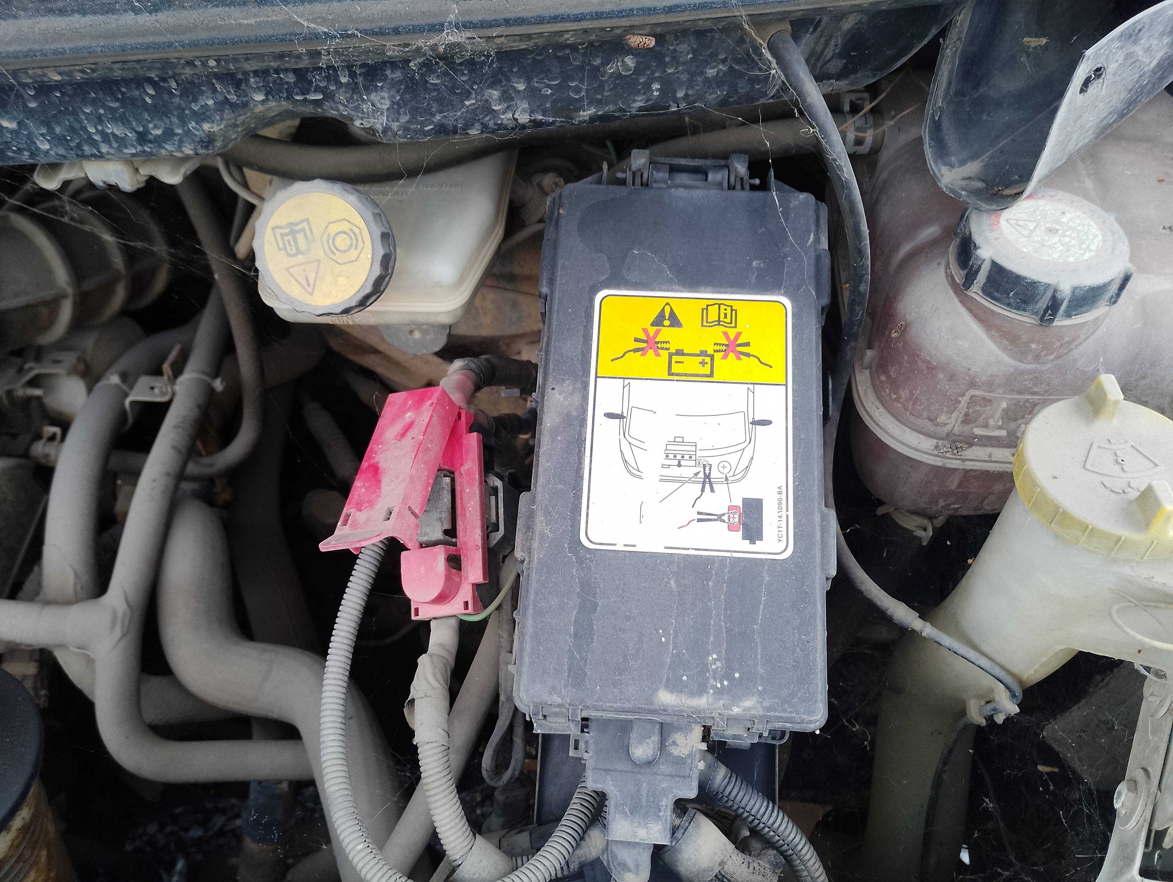 Recambio de caja reles / fusibles para ford transit mod.2000 caja abierta 2.0 tde cat referencia OEM IAM   