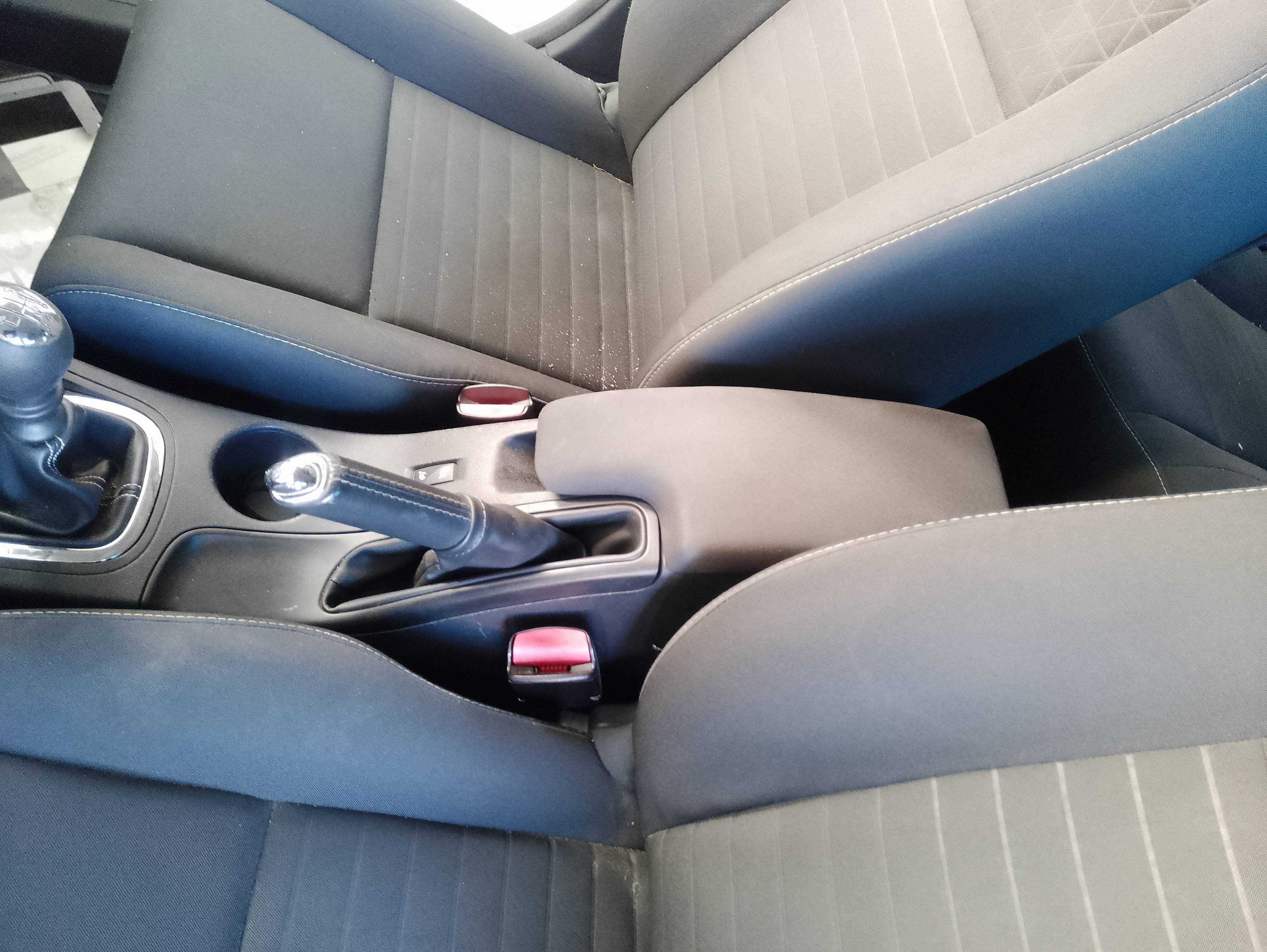 Recambio de apoyabrazos central para renault megane iii sport tourer dynamique referencia OEM IAM   