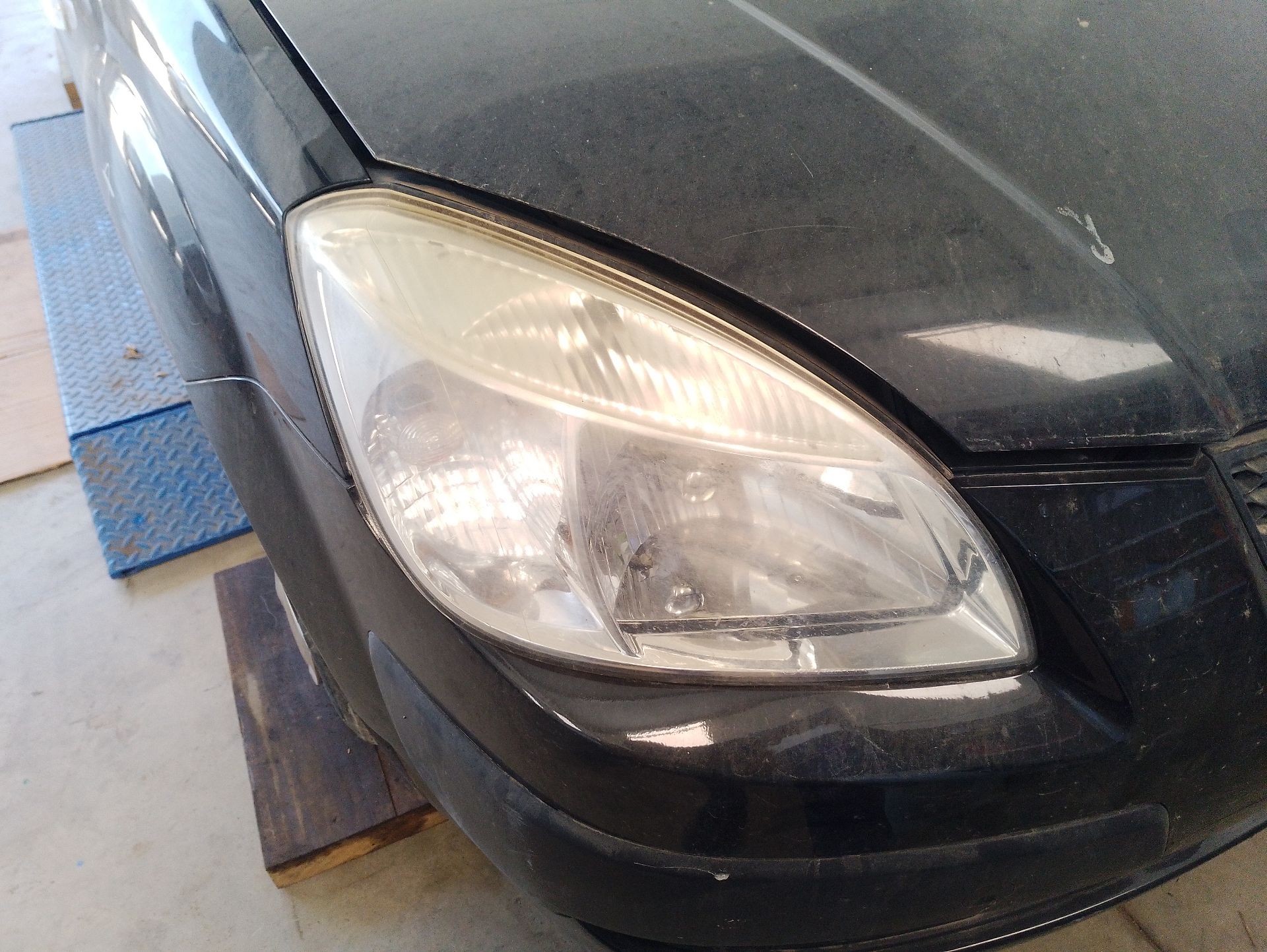 Recambio de faro derecho para kia rio ii sedán (jb) 1.4 16v referencia OEM IAM 921021G020  