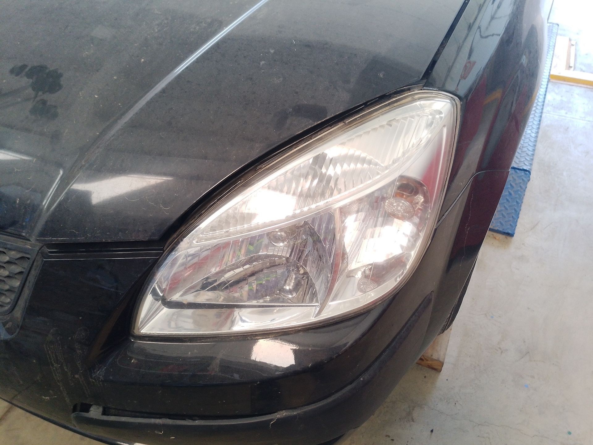 Recambio de faro izquierdo para kia rio ii sedán (jb) 1.4 16v referencia OEM IAM 921011G020  