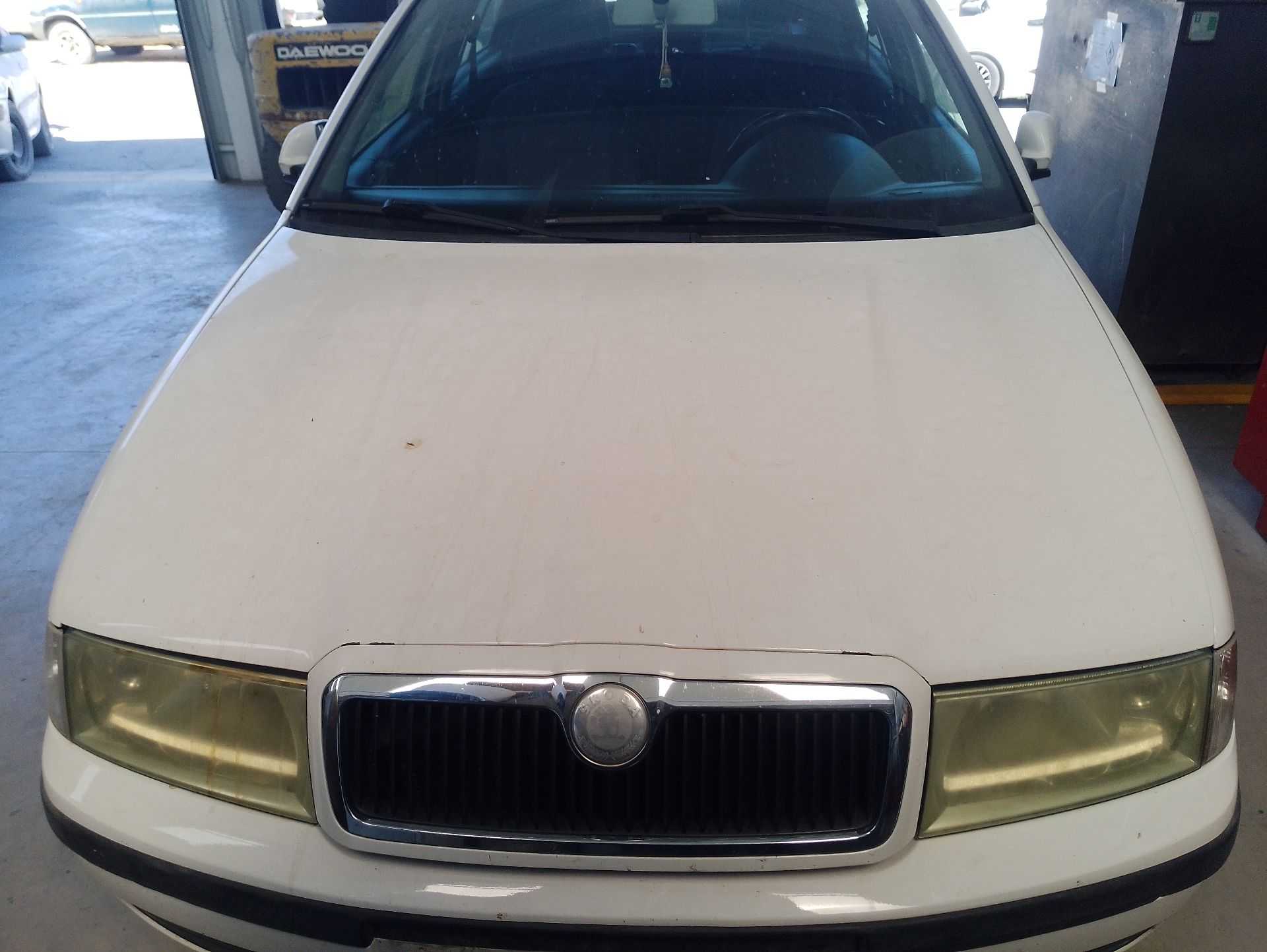 Recambio de capot delantero para skoda octavia i (1u2) 1.9 tdi referencia OEM IAM 1U0823031D  