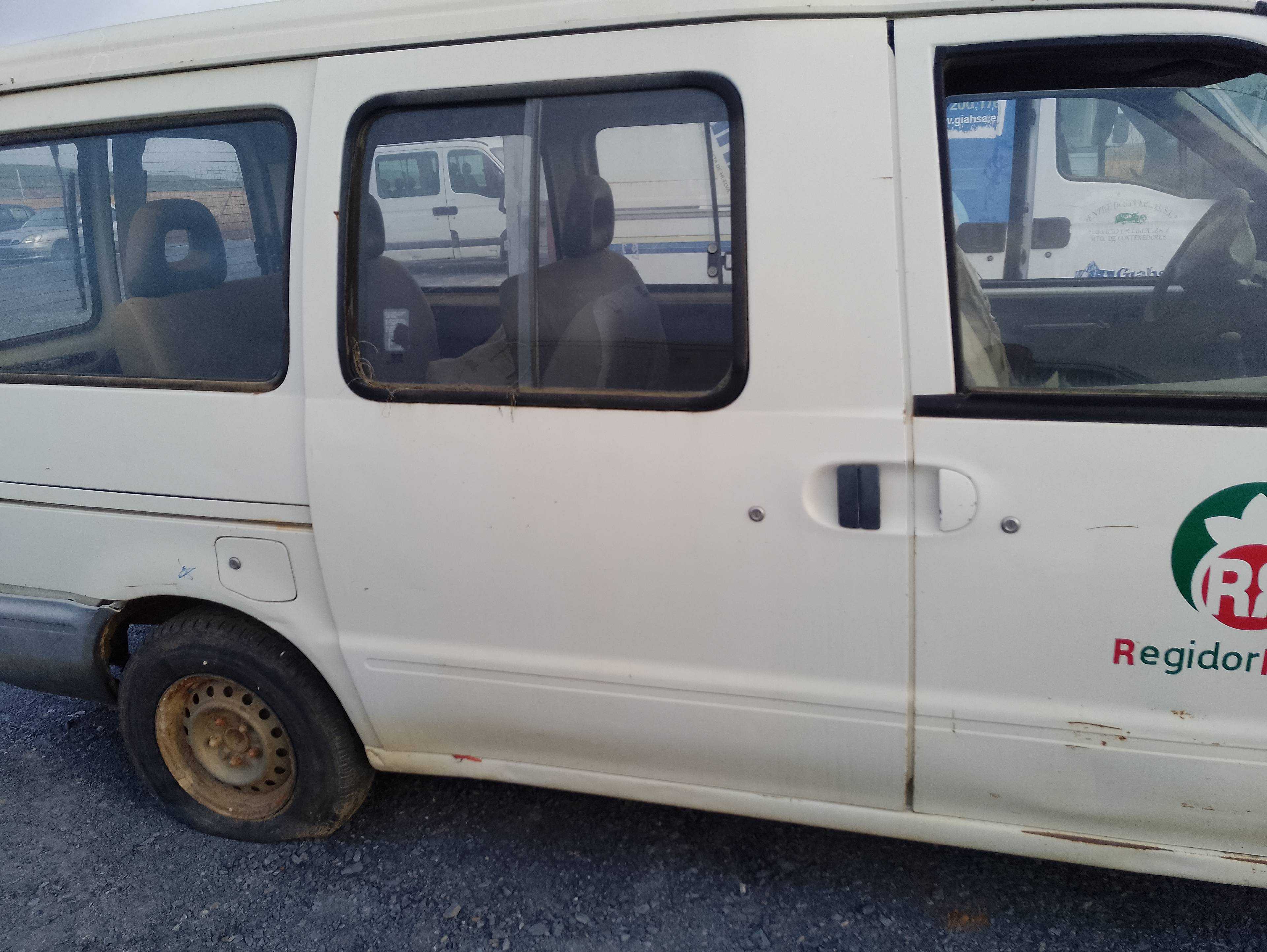 Recambio de puerta lateral corredera derecha para nissan vanette cargo (hc23) 2.3 diesel referencia OEM IAM   