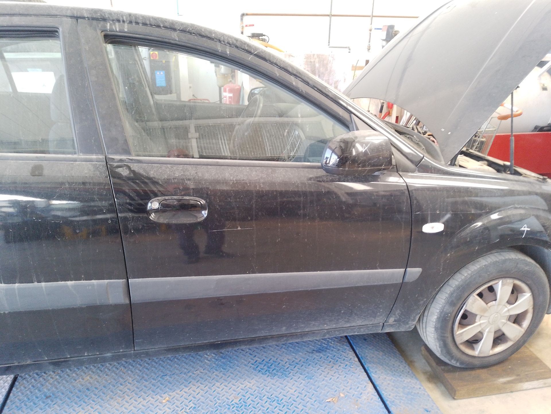 Recambio de puerta delantera derecha para kia rio ii sedán (jb) 1.4 16v referencia OEM IAM 760041G010  