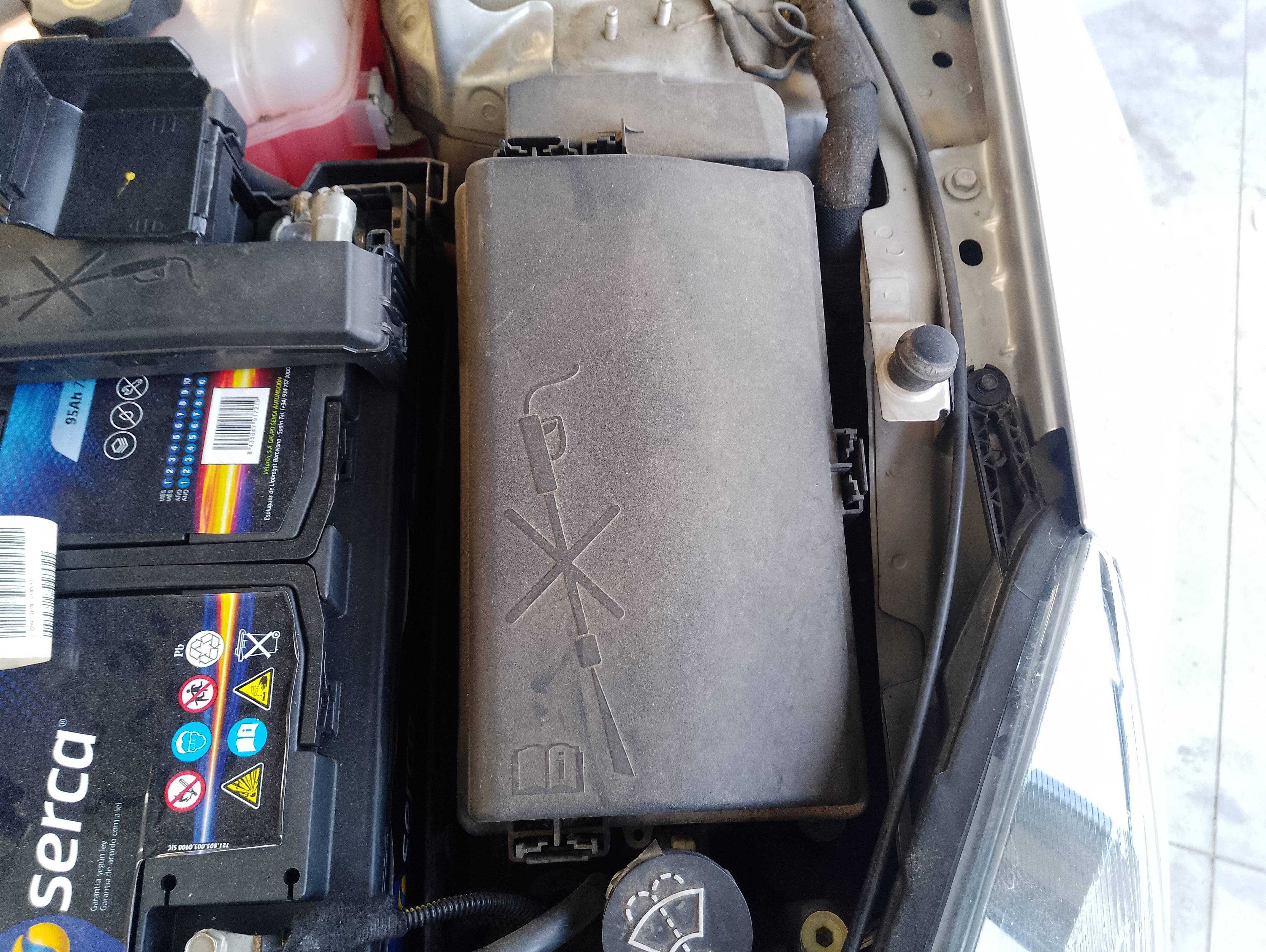 Recambio de caja reles / fusibles para opel insignia sports tourer cosmo referencia OEM IAM   