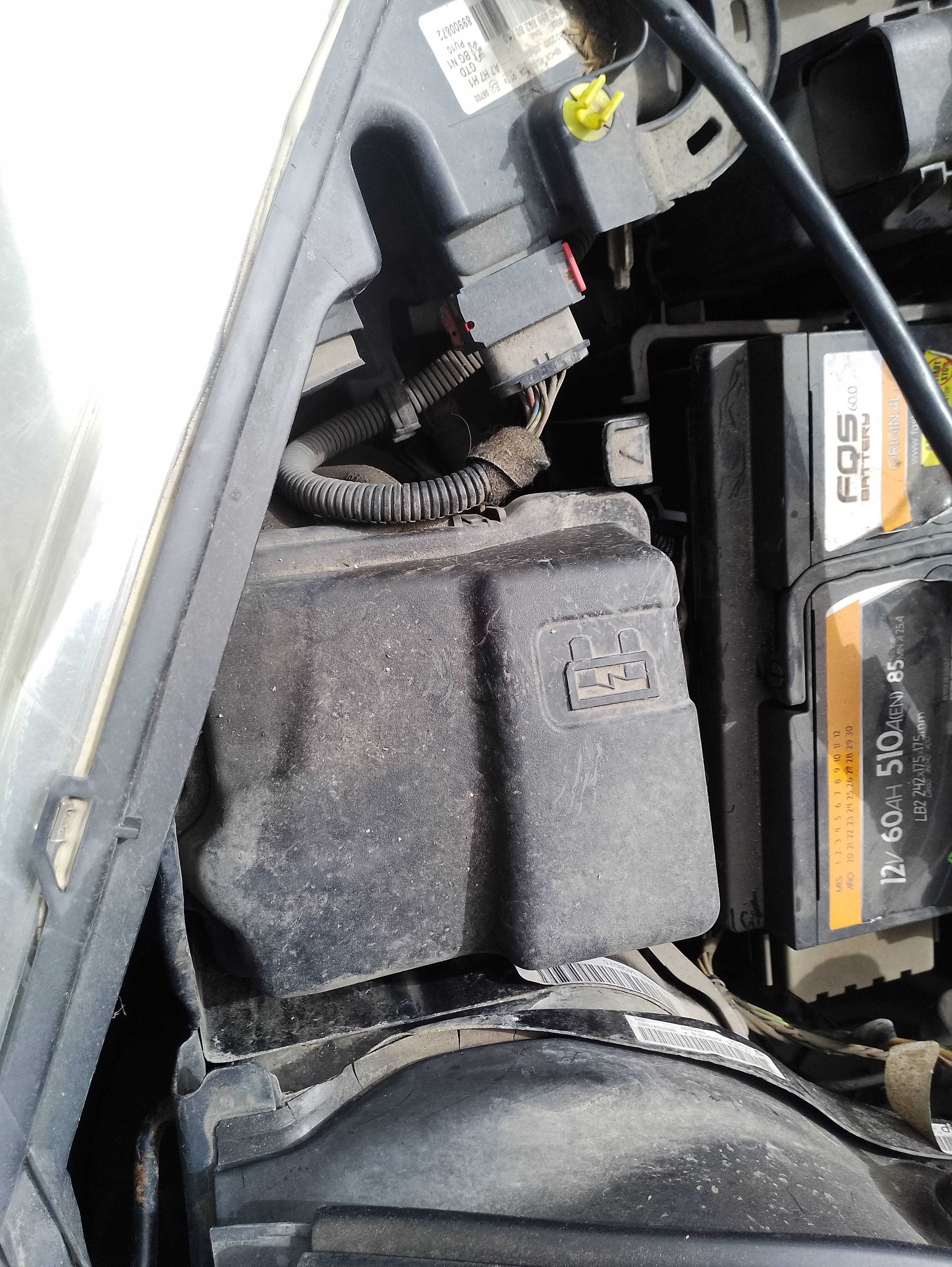 Recambio de caja reles / fusibles para peugeot 207 confort referencia OEM IAM   