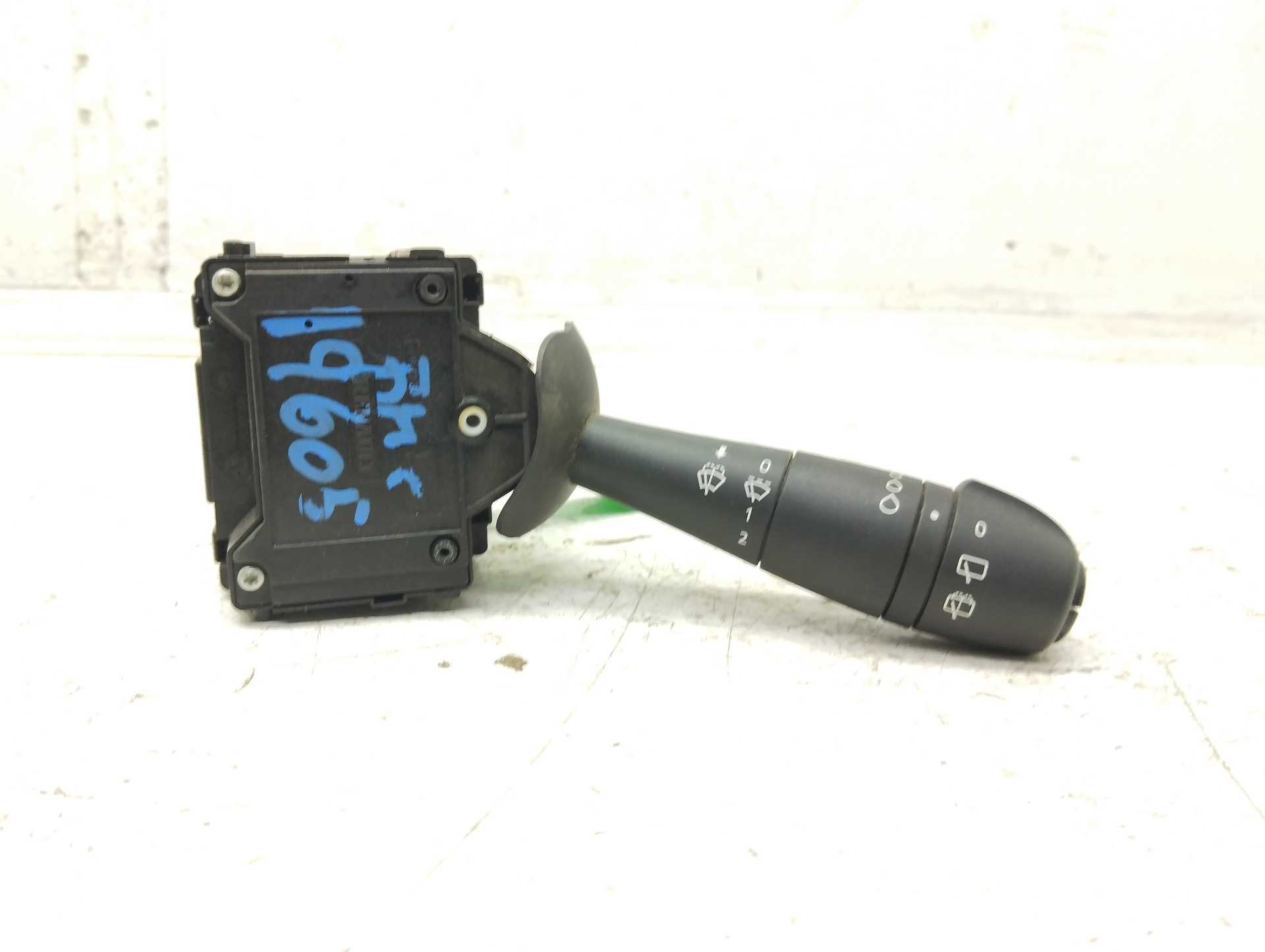 Recambio de mando limpia para renault clio iv 1.5 dci referencia OEM IAM E10670313  