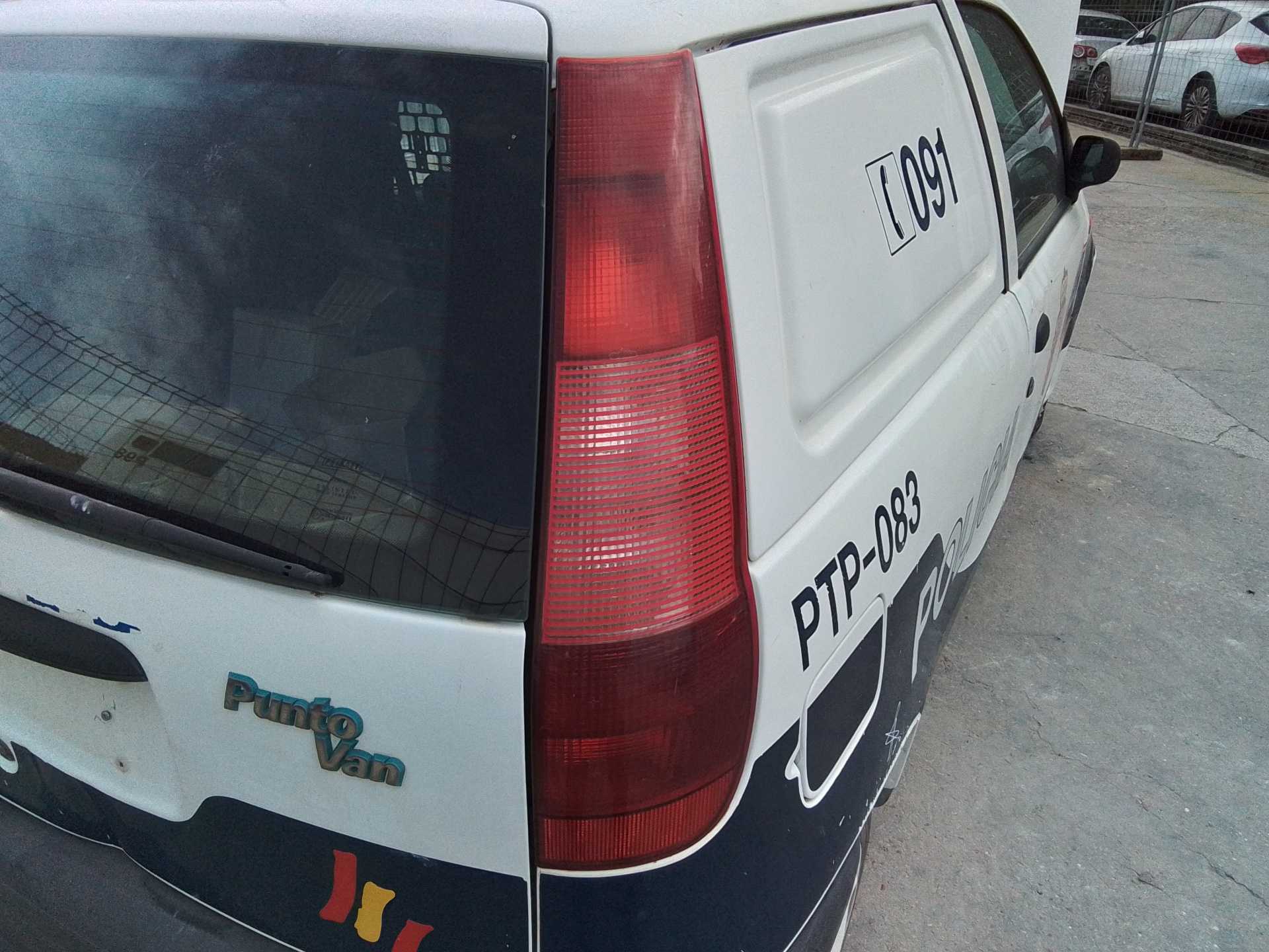 Recambio de piloto trasero derecho para fiat punto berlina (176) referencia OEM IAM   