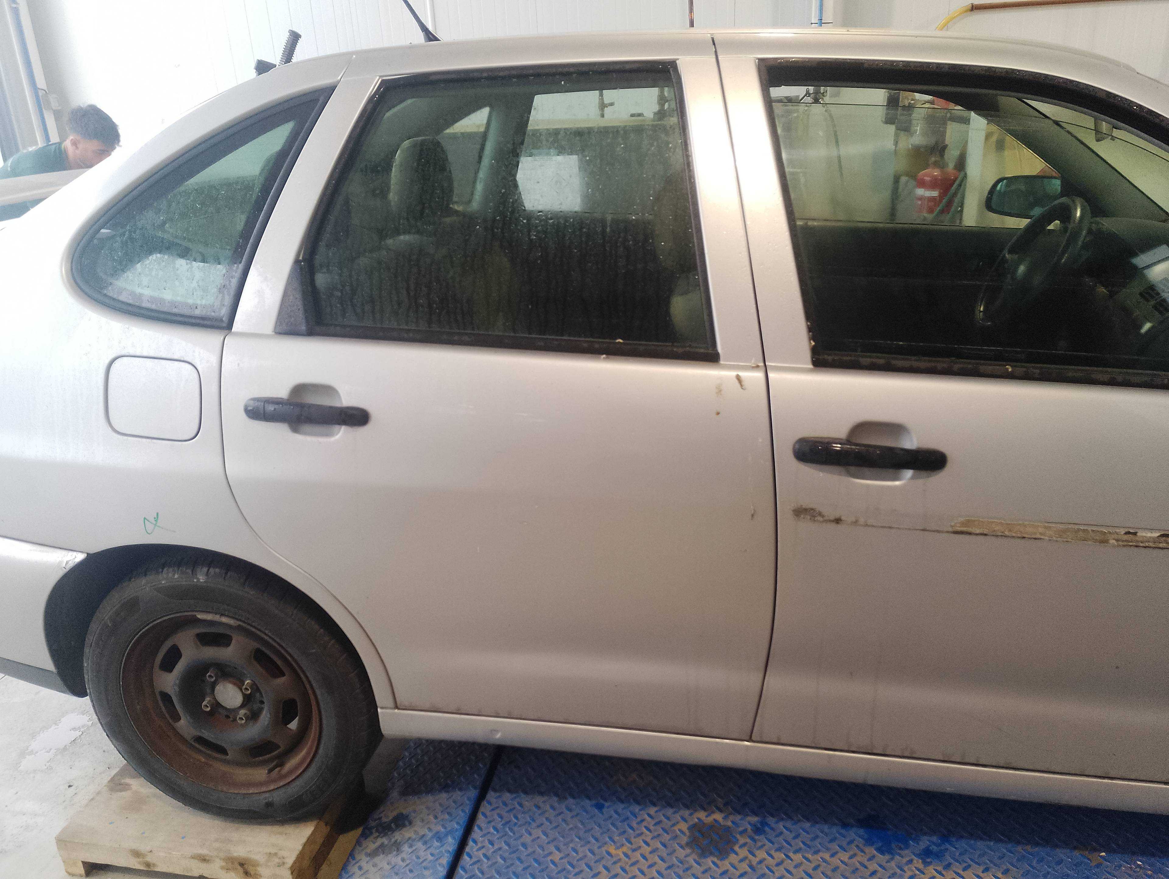 Recambio de puerta trasera derecha para seat cordoba berlina (6k2) sport referencia OEM IAM   