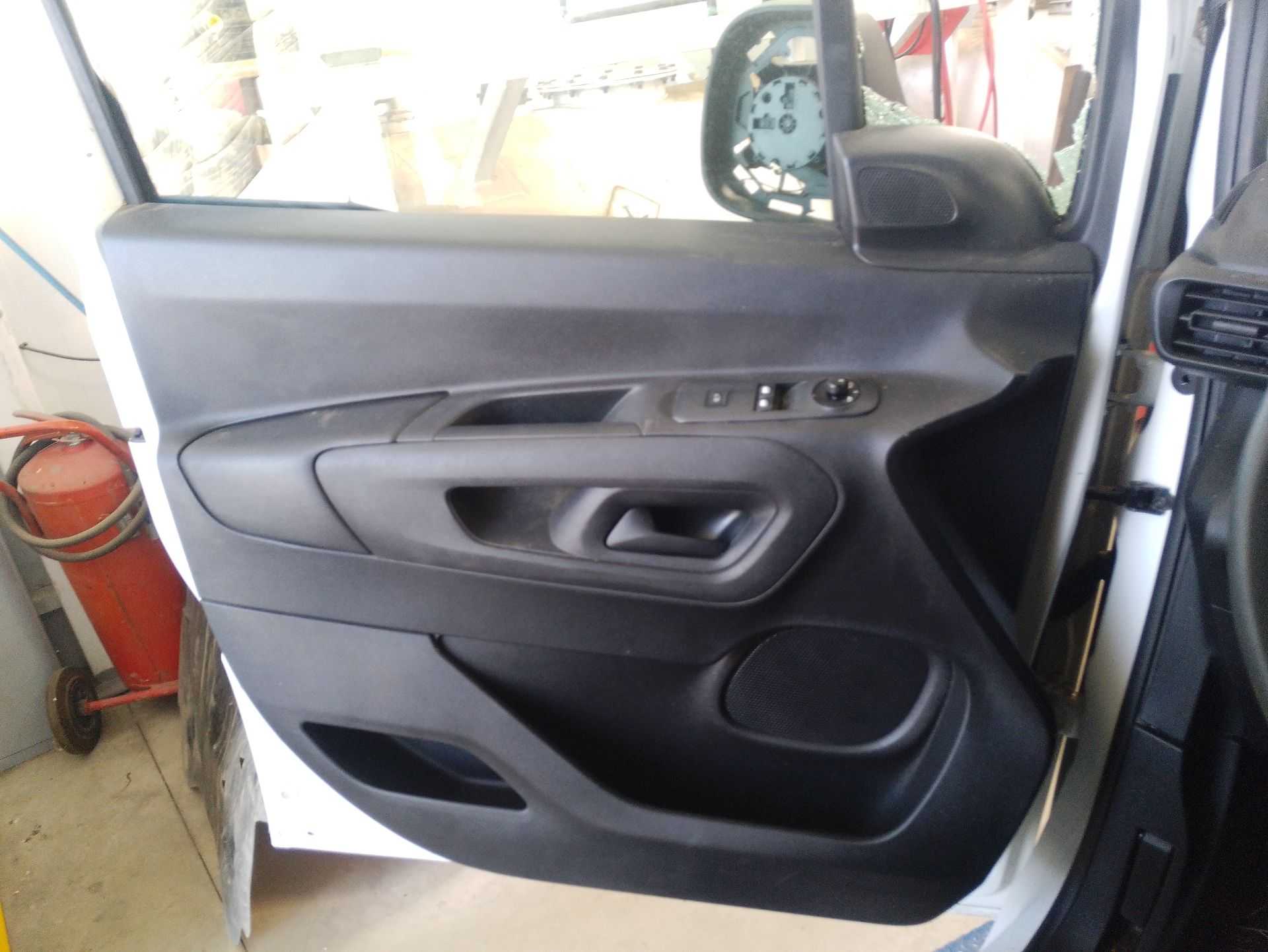 Recambio de guarnecido puerta delantera izquierda para opel combo furgoneta/monovolumen (k9) 1.5 d referencia OEM IAM   