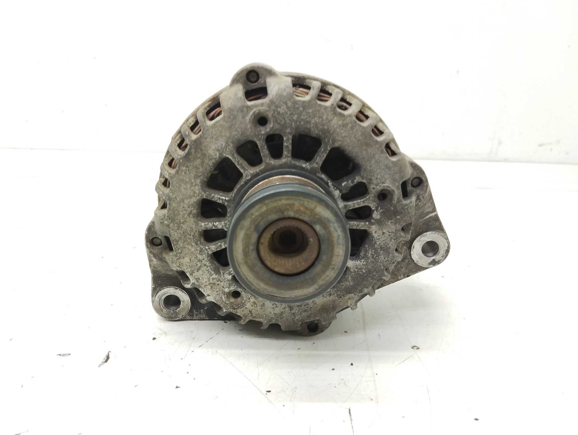 Recambio de alternador para ssangyong kyron 2.0 referencia OEM IAM A6651540202  
