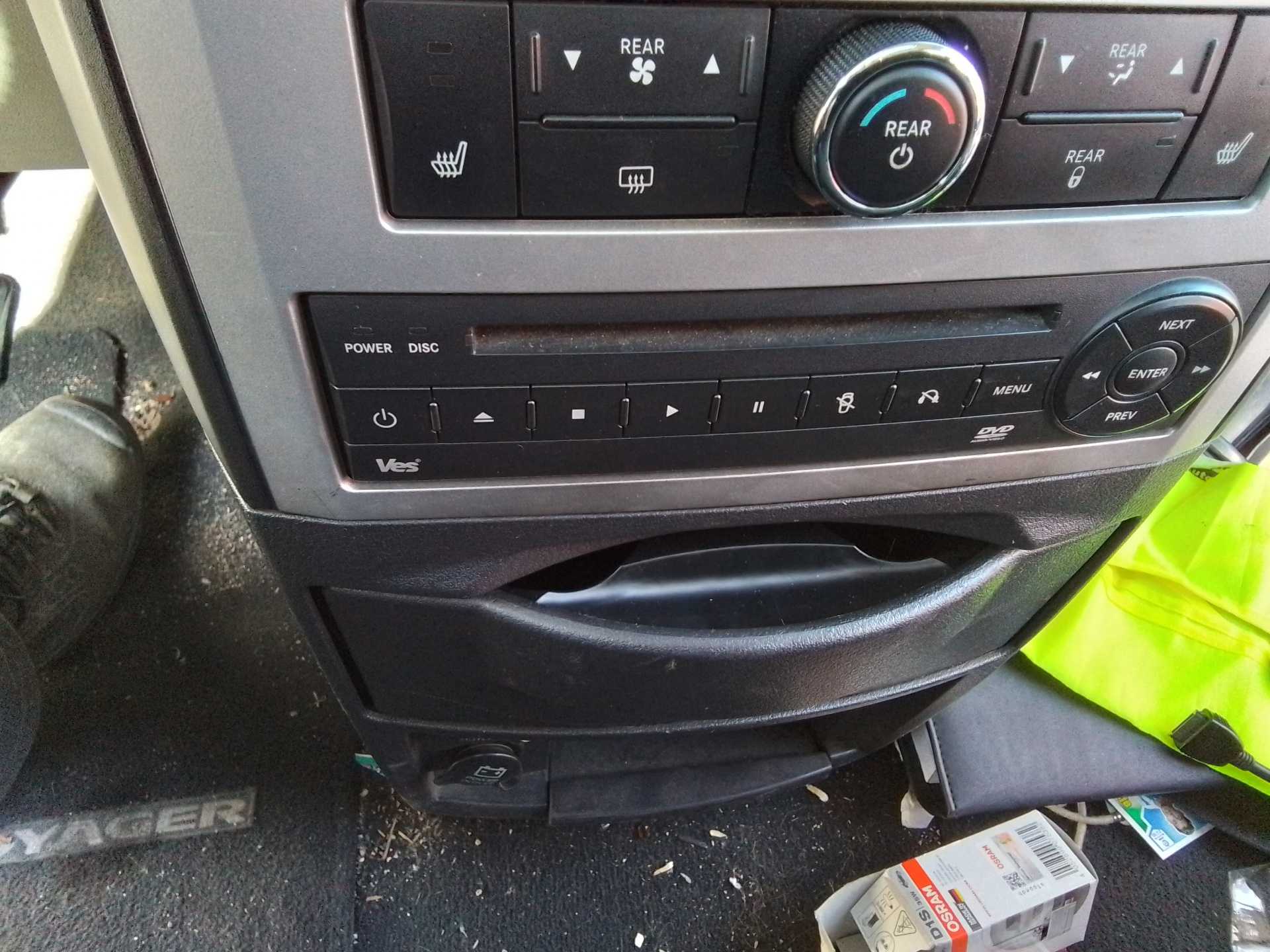 Recambio de sistema audio / radio cd para chrysler grand voyager limited referencia OEM IAM   