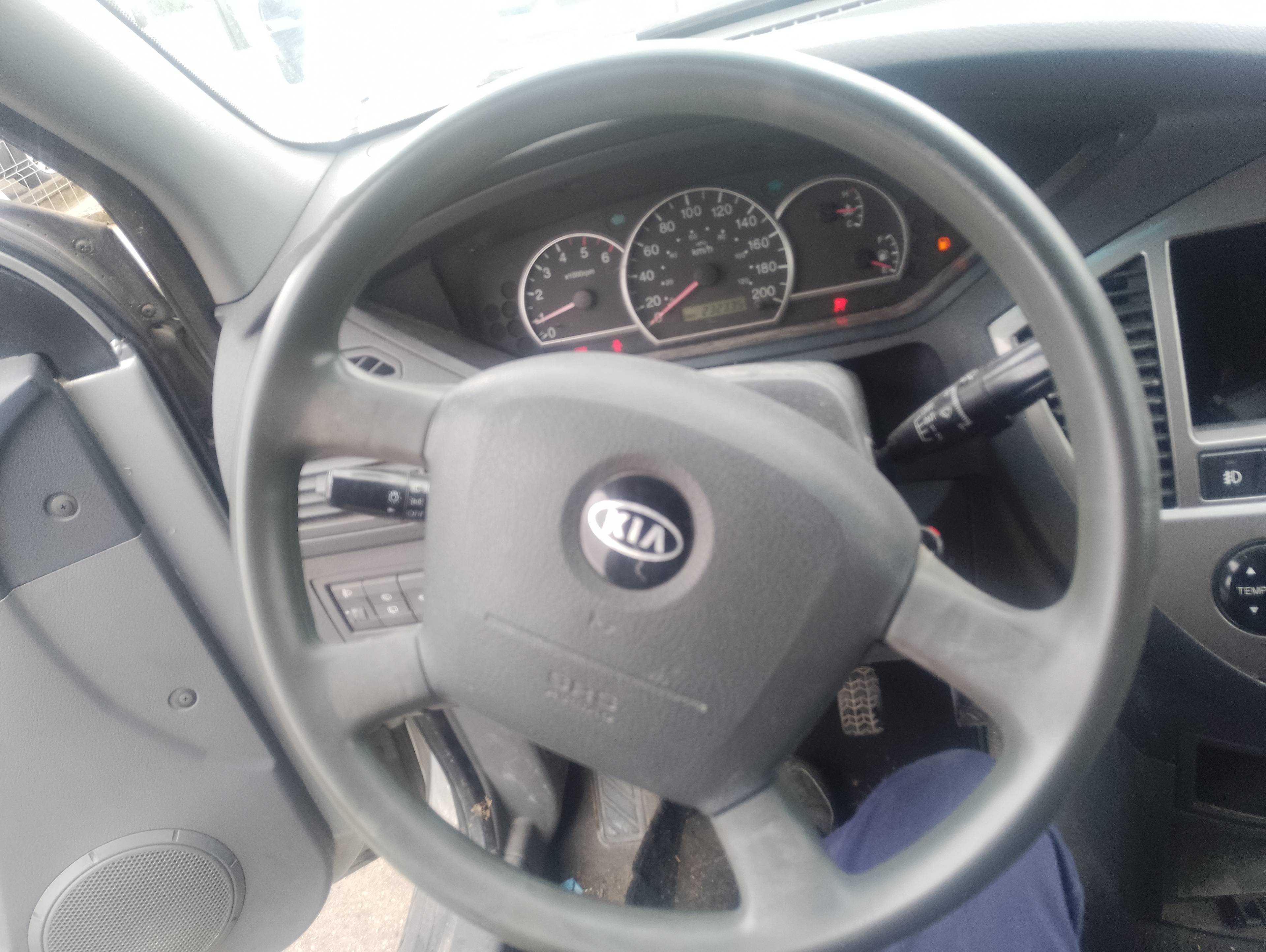 Recambio de volante para kia carens 2.0 crdi ex monovolumen referencia OEM IAM   