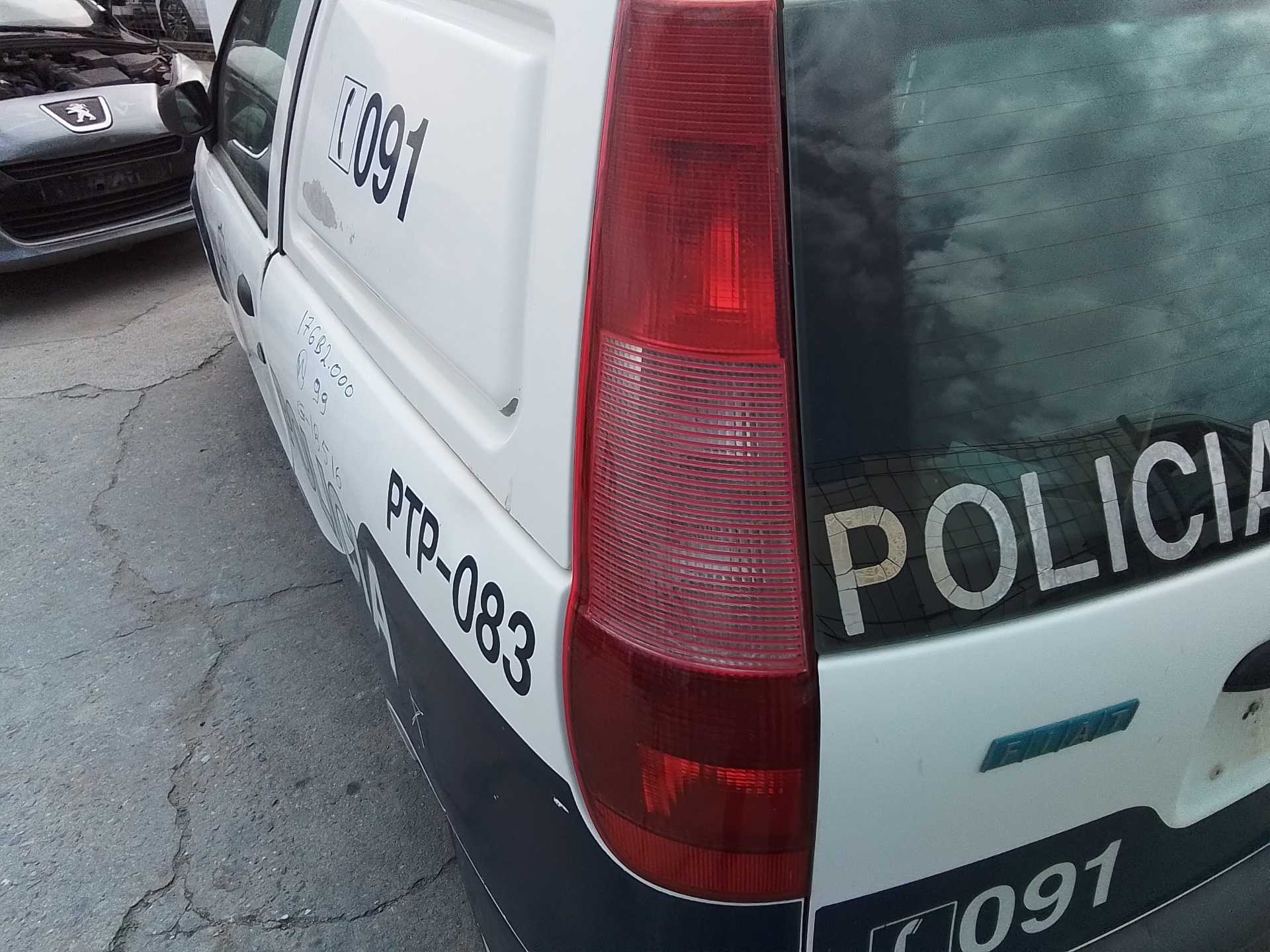Recambio de piloto trasero izquierdo para fiat punto berlina (176) referencia OEM IAM   