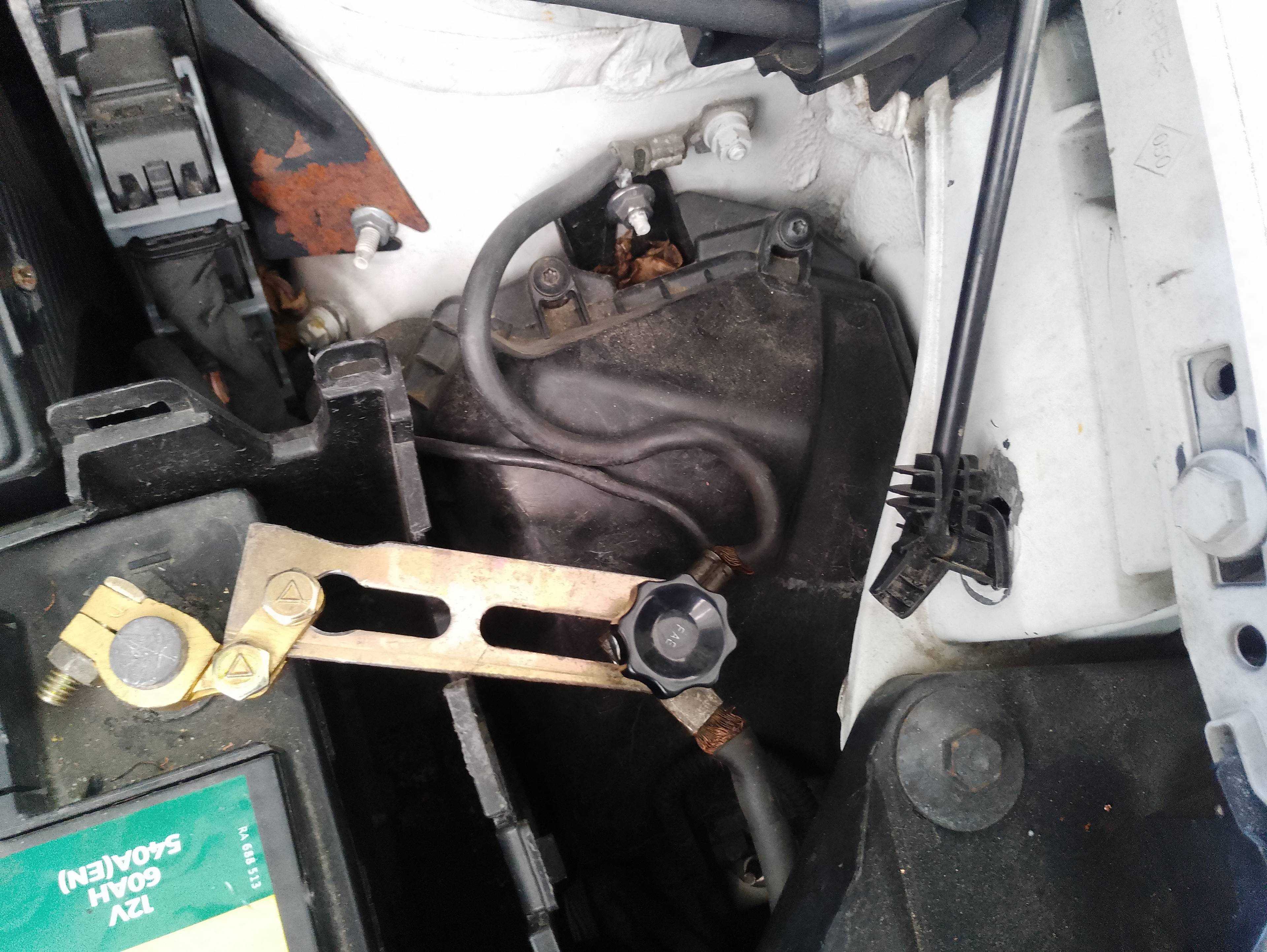 Recambio de caja reles / fusibles para renault clio iii referencia OEM IAM   