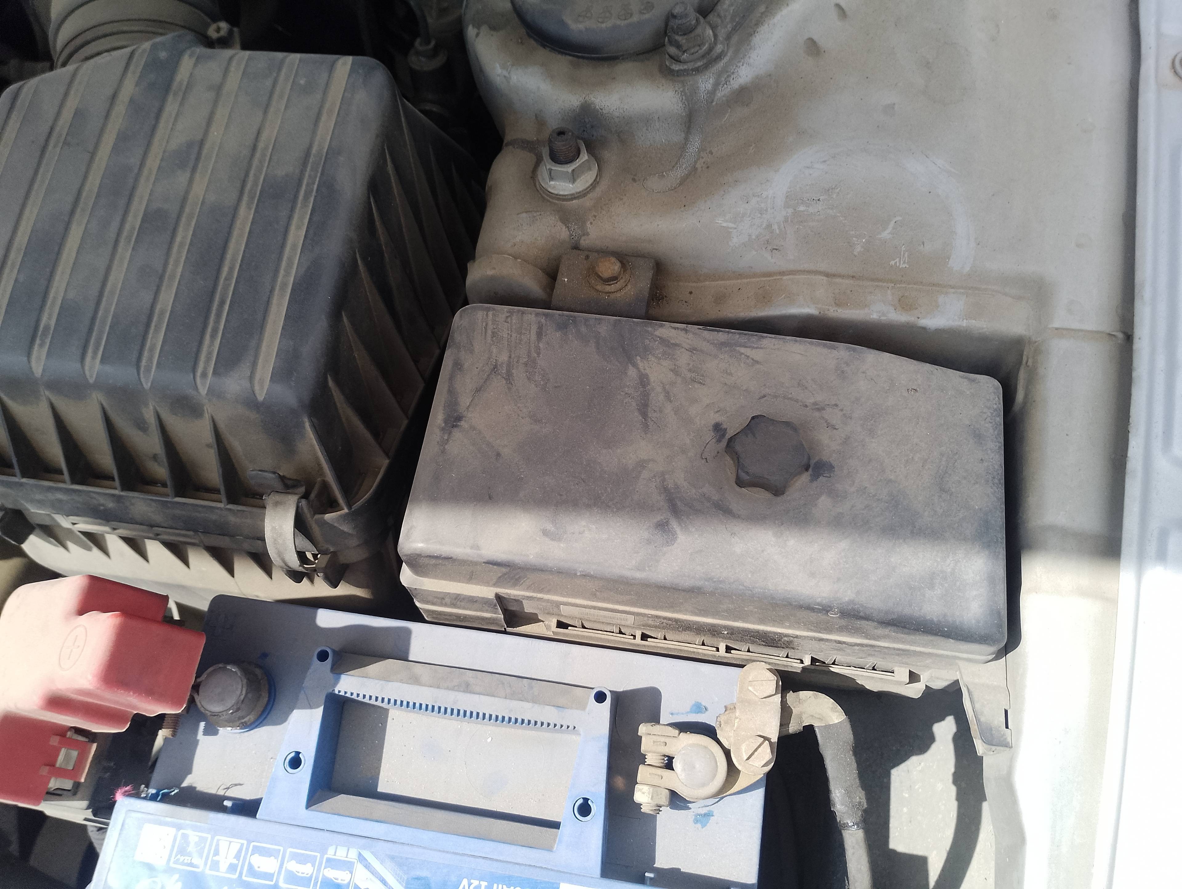 Recambio de caja reles / fusibles para hyundai sonata (y4) 2.0i 16v gls referencia OEM IAM   