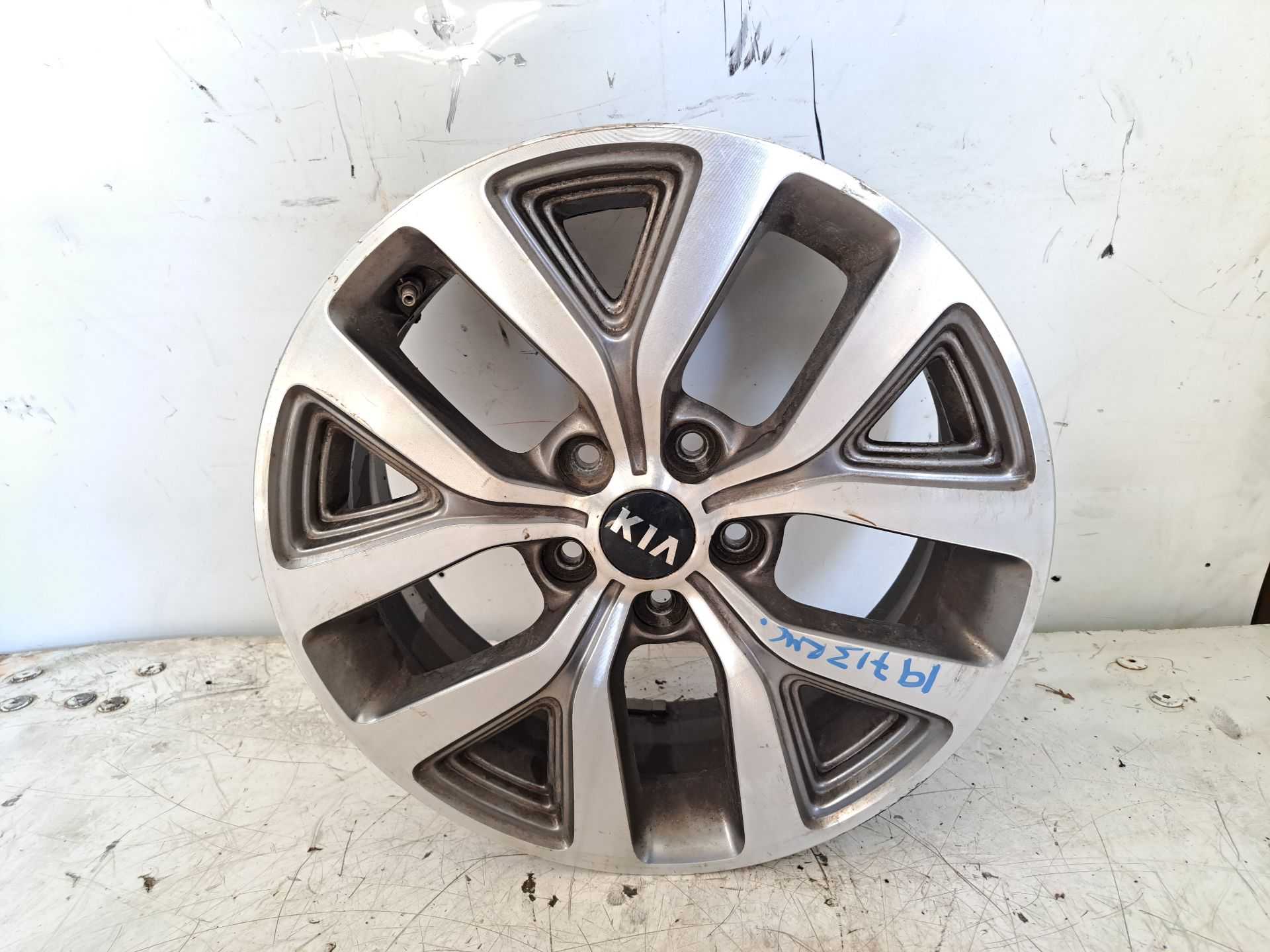Recambio de llanta para kia sportage business 2wd referencia OEM IAM r17 529103w610 