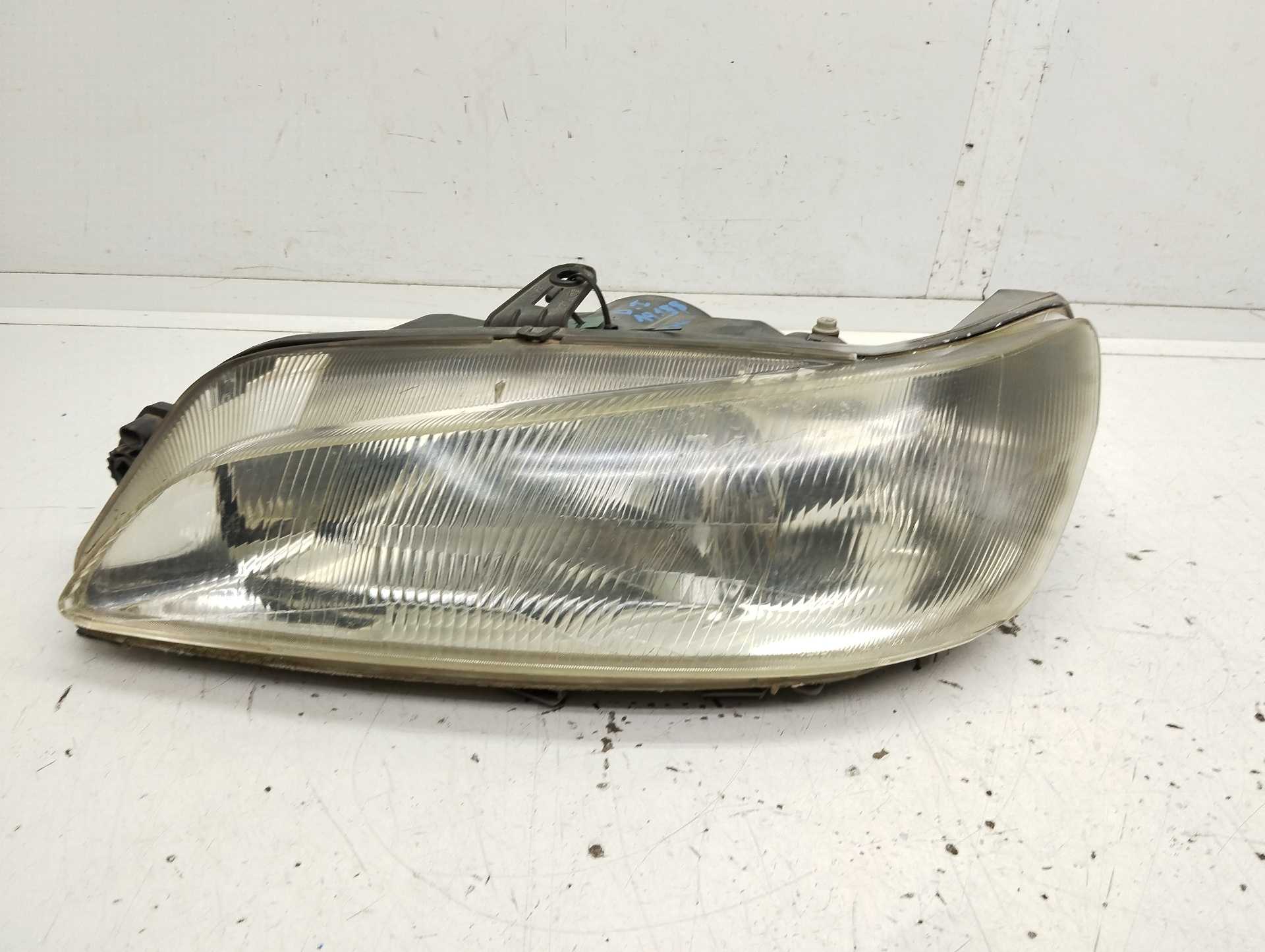 Recambio de faro izquierdo para peugeot 306 berlina 3/4/5 puertas (s2) graffic referencia OEM IAM 88203990G  