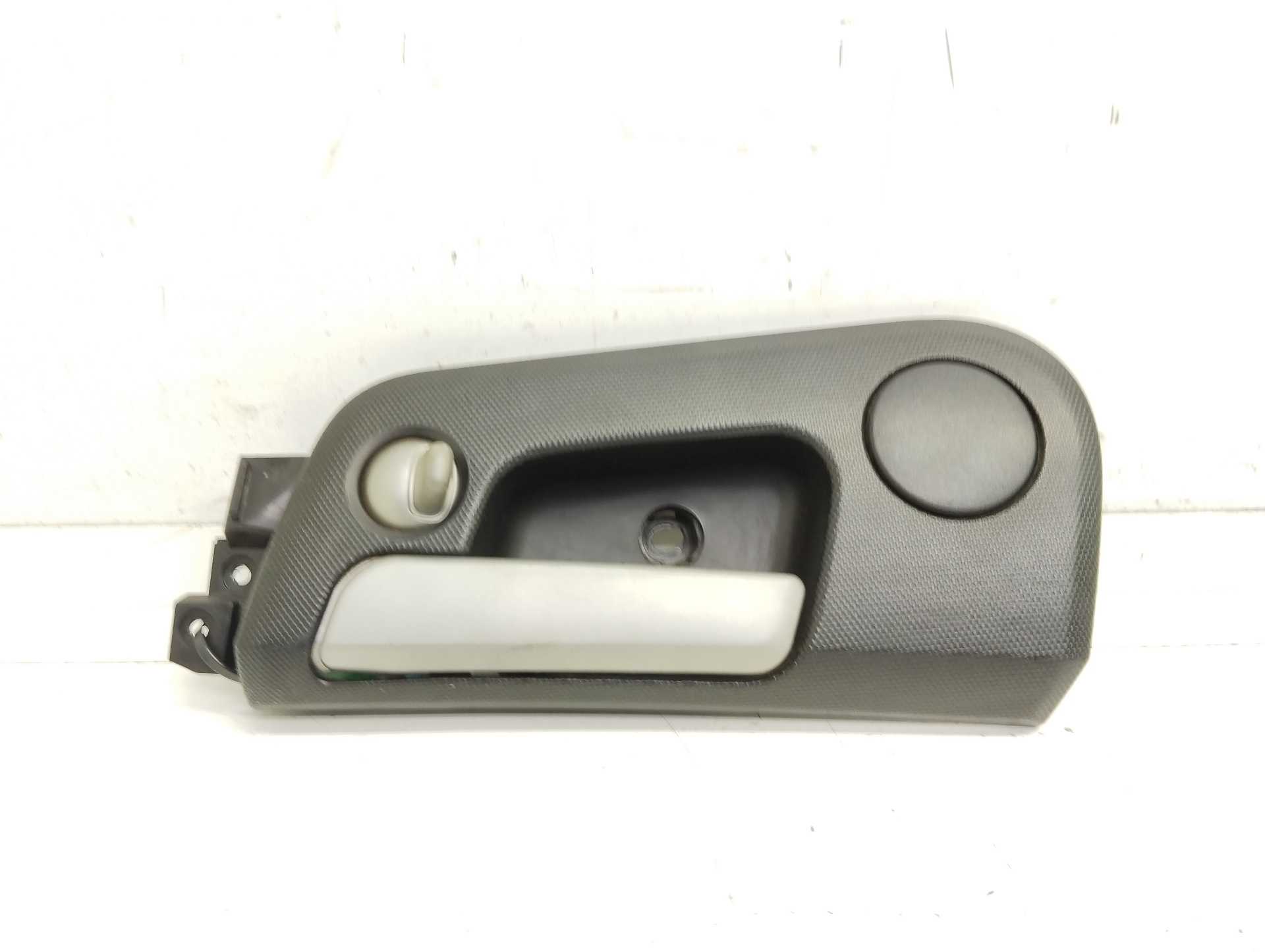 Recambio de maneta interior trasera izquierda para ssangyong actyon 200 xdi referencia OEM IAM 7341109000  