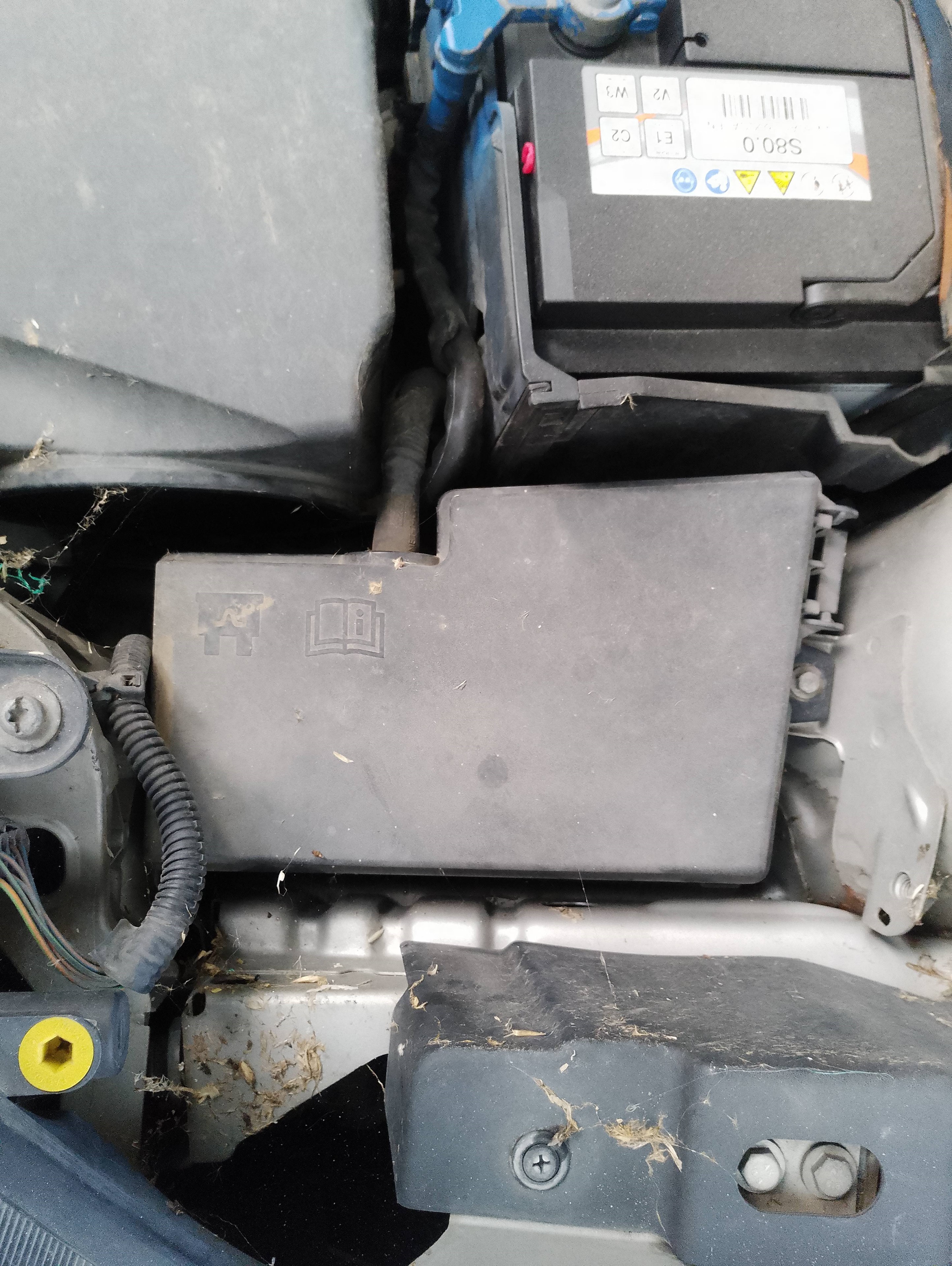 Recambio de caja reles / fusibles para ford kuga (cbv) titanium referencia OEM IAM   