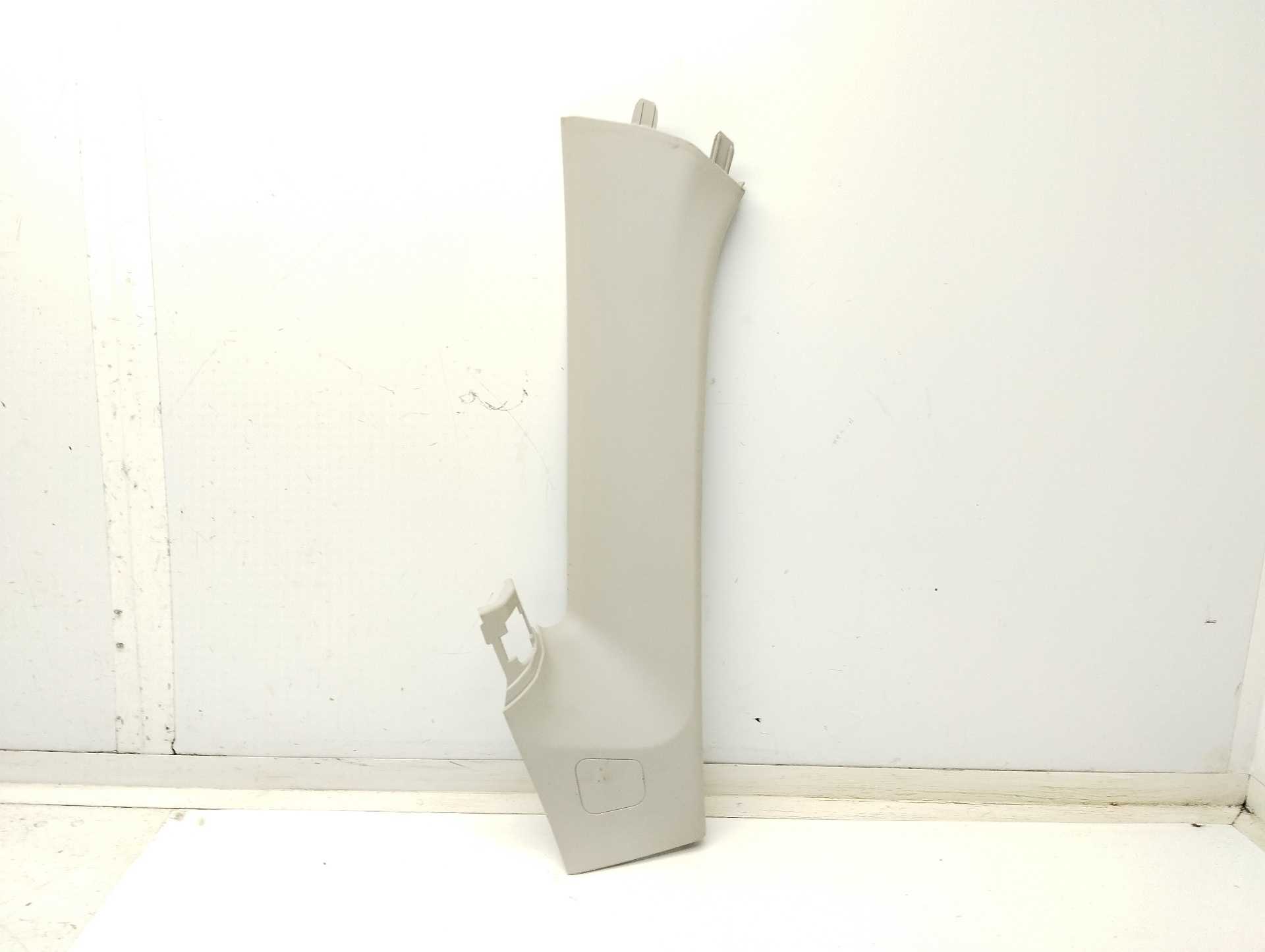 Recambio de moldura para renault scenic iv black edition referencia OEM IAM 769982269R  
