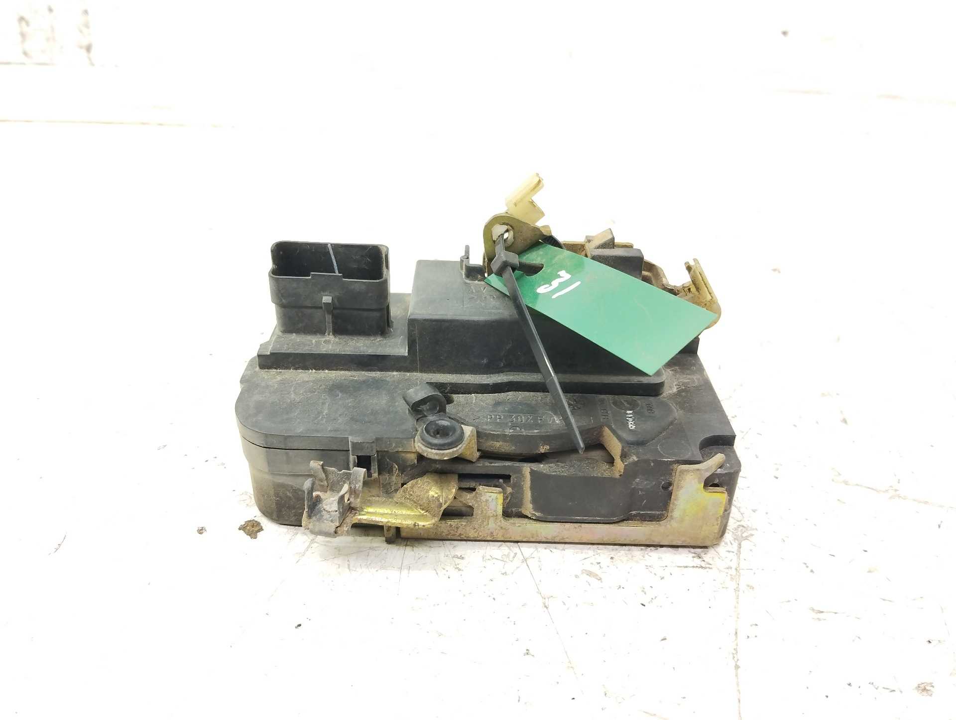 Recambio de cerradura puerta delantera derecha para peugeot partner (s2) totem referencia OEM IAM 9136P7  