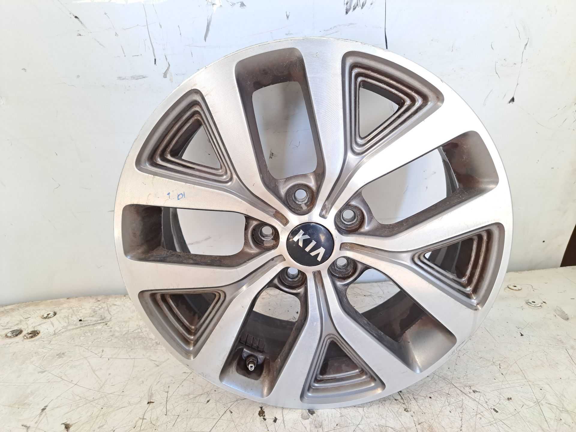 Recambio de llanta para kia sportage business 2wd referencia OEM IAM r17 529103w610 