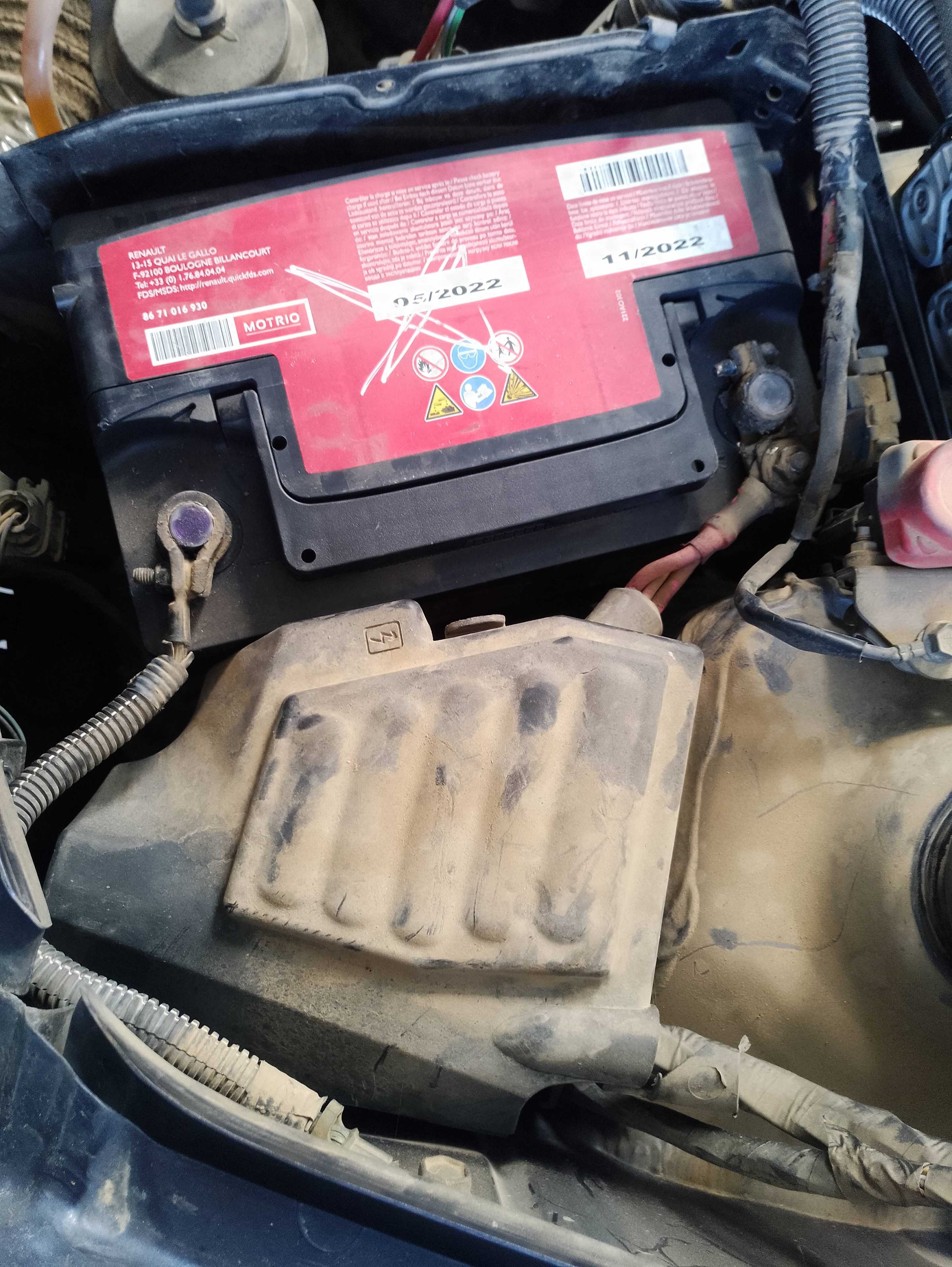 Recambio de caja reles / fusibles para renault kangoo (f/kc0) alize referencia OEM IAM   