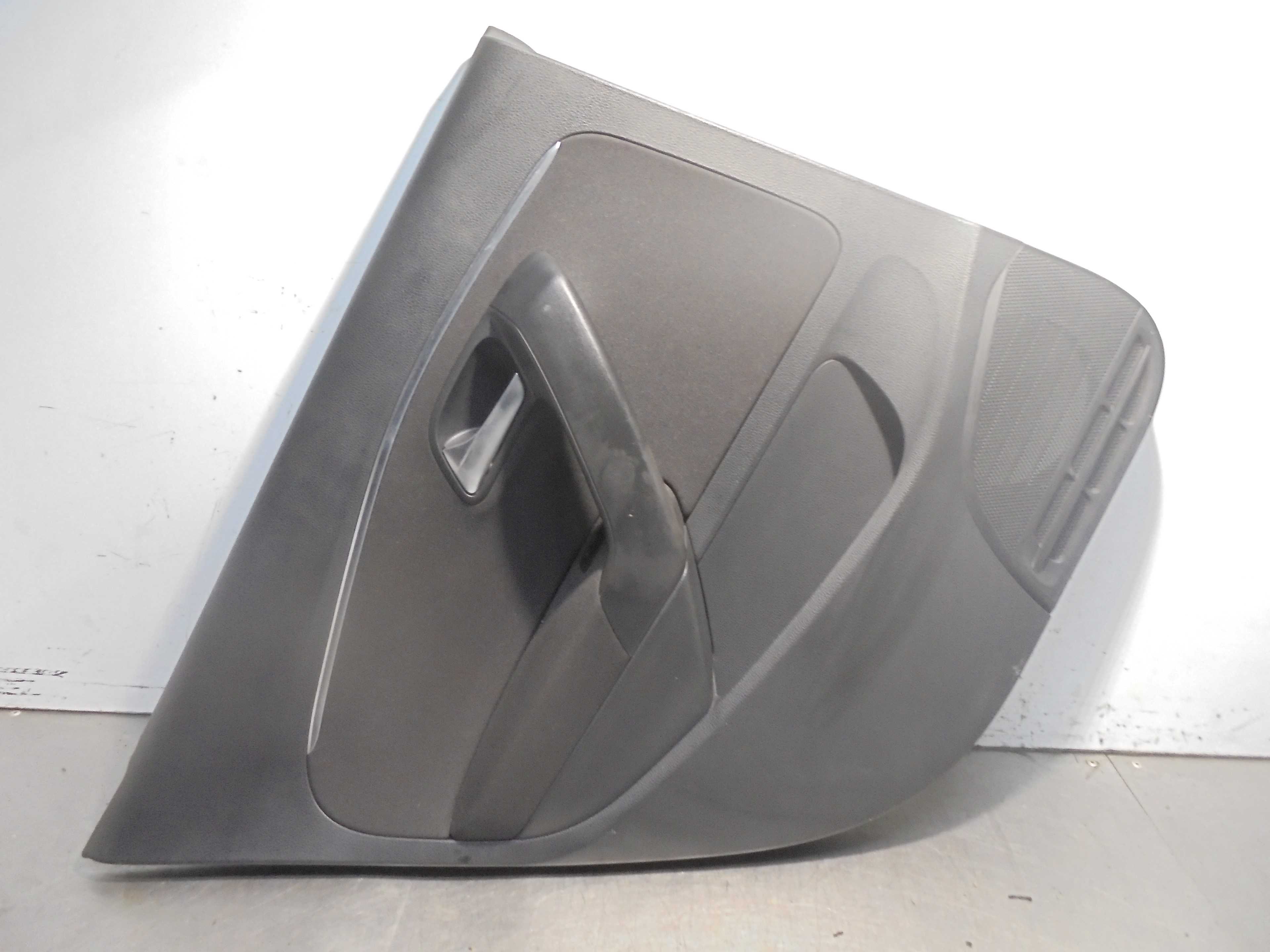 Recambio de guarnecido puerta trasera izquierda para volkswagen polo (6r1) 1.4 tdi referencia OEM IAM 6C6867211  