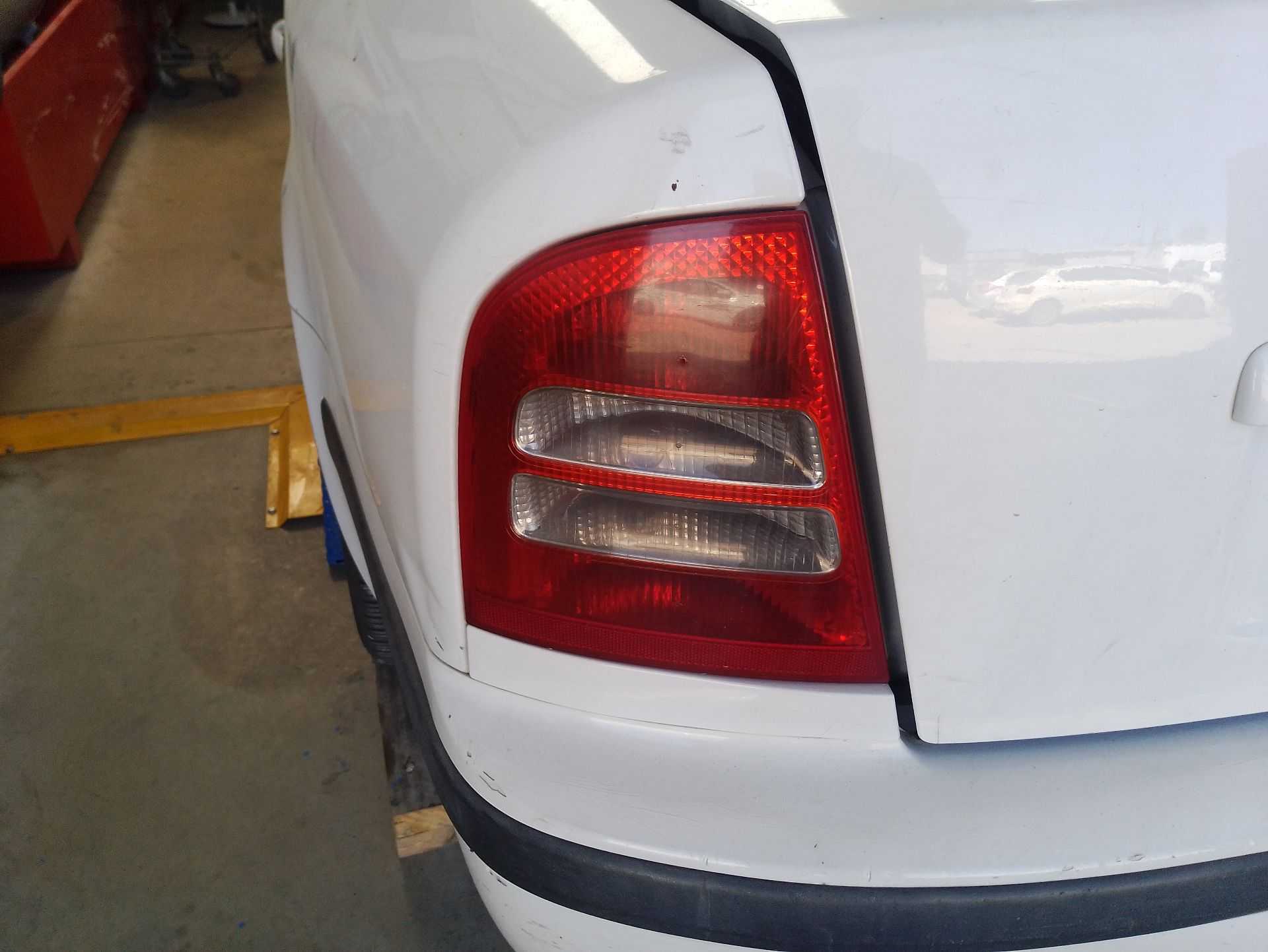 Recambio de piloto trasero izquierdo para skoda octavia i (1u2) 1.9 tdi referencia OEM IAM 1U6945111A  