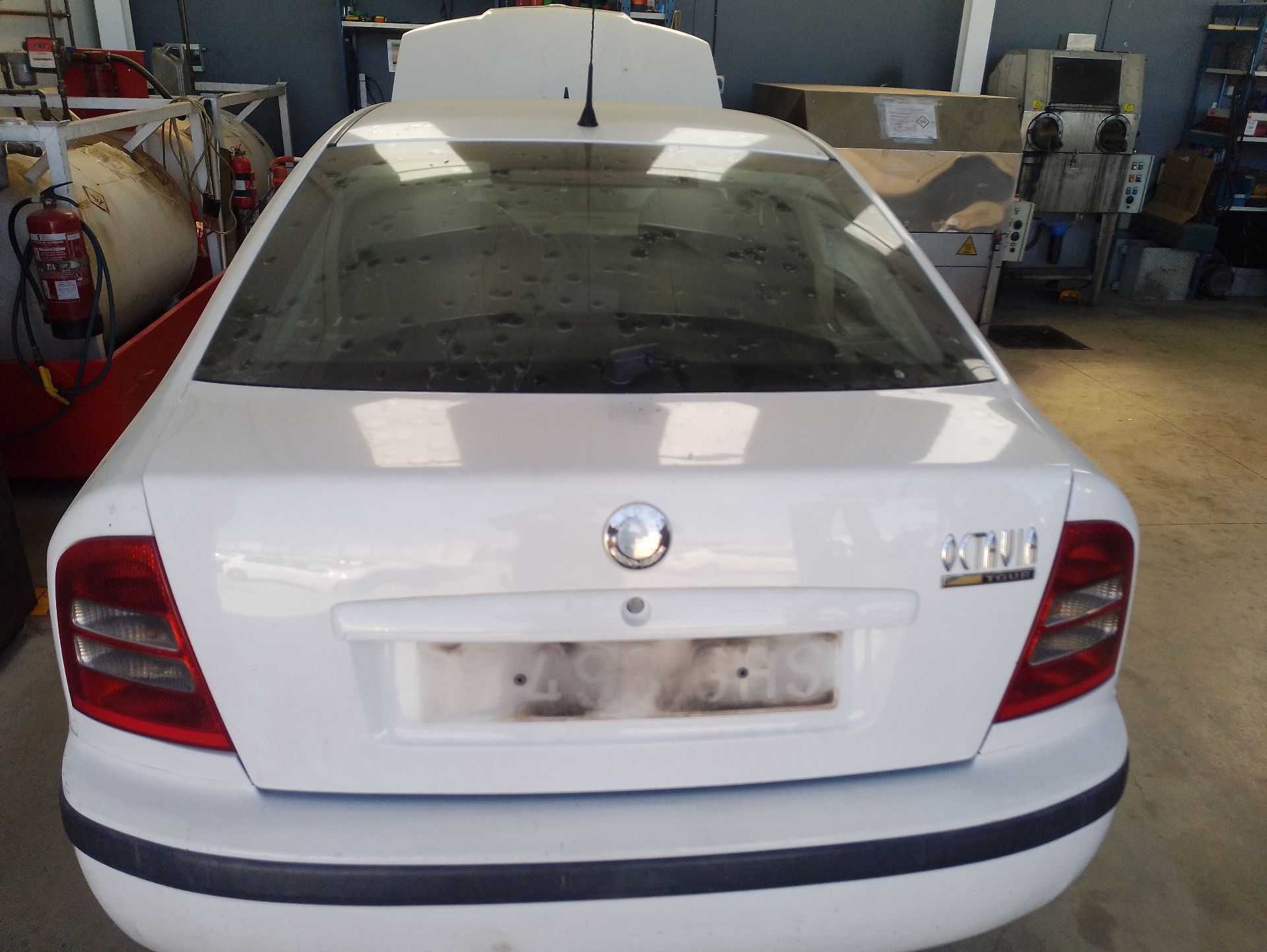Recambio de porton trasero para skoda octavia i (1u2) 1.9 tdi referencia OEM IAM 1U6827023  