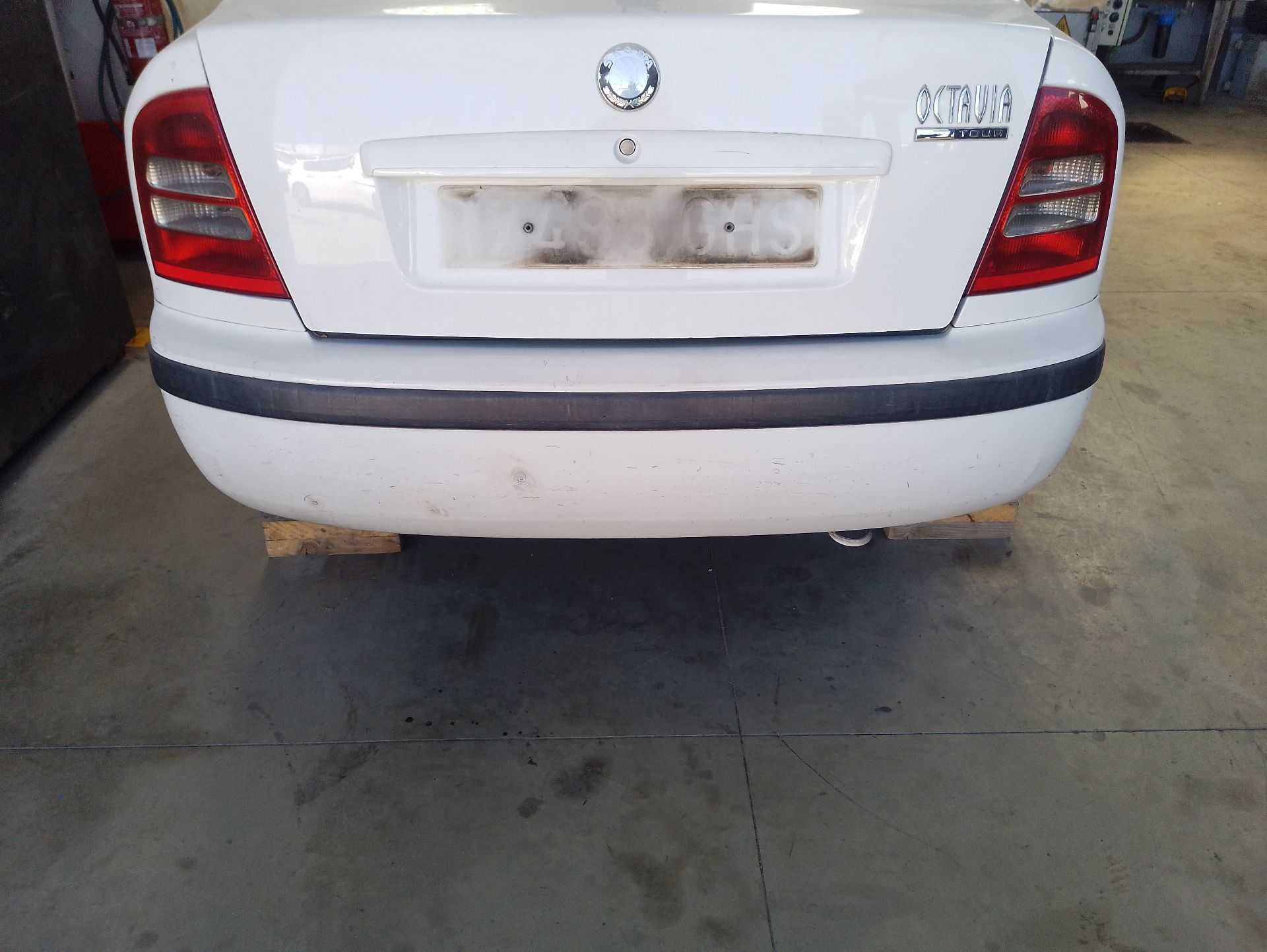 Recambio de paragolpes trasero para skoda octavia i (1u2) 1.9 tdi referencia OEM IAM 1U6807421A  