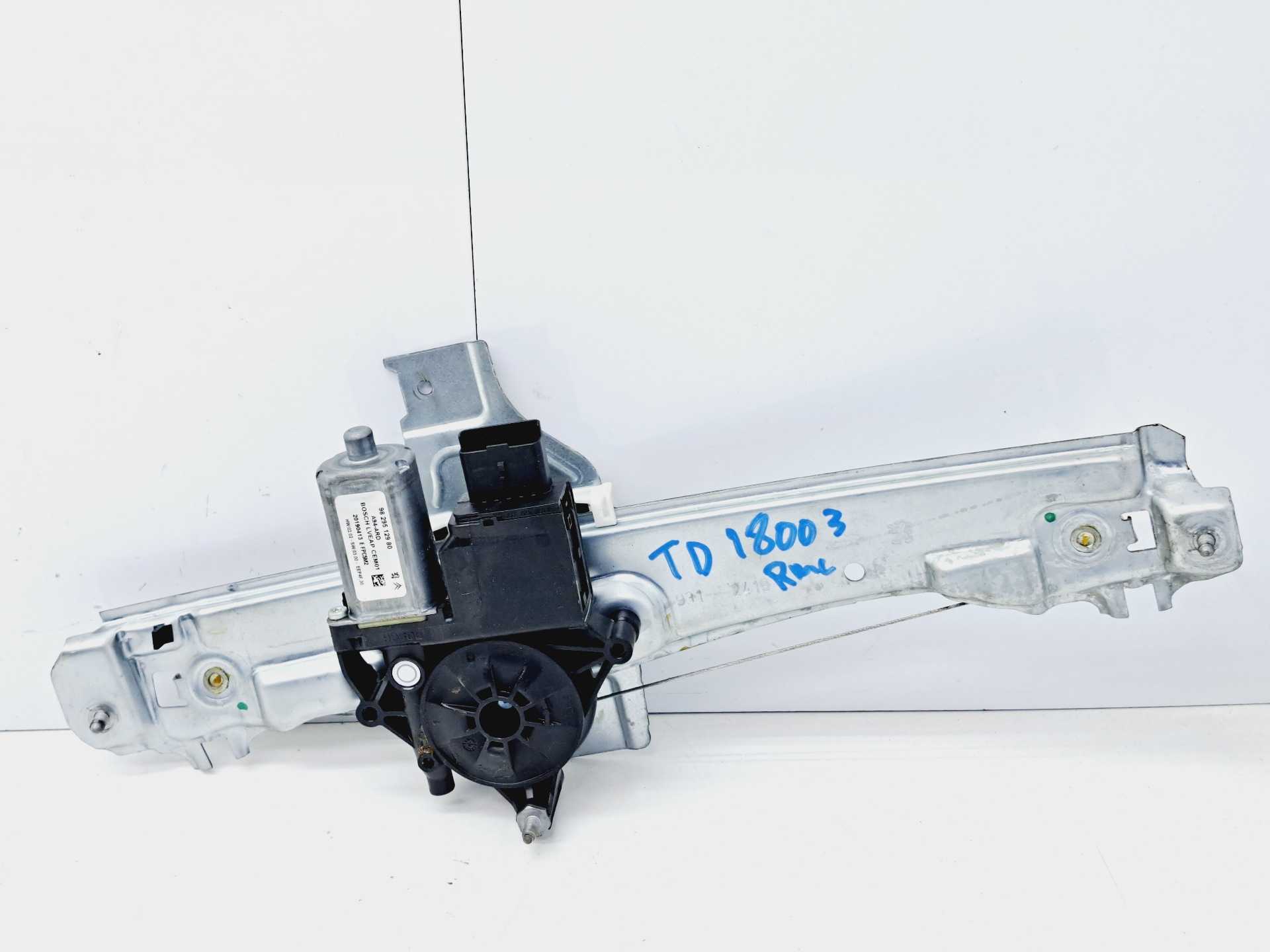 Recambio de elevalunas trasero derecho para peugeot 2008 (--.2013) allure referencia OEM IAM 9829512980 0130824260 BOSCH