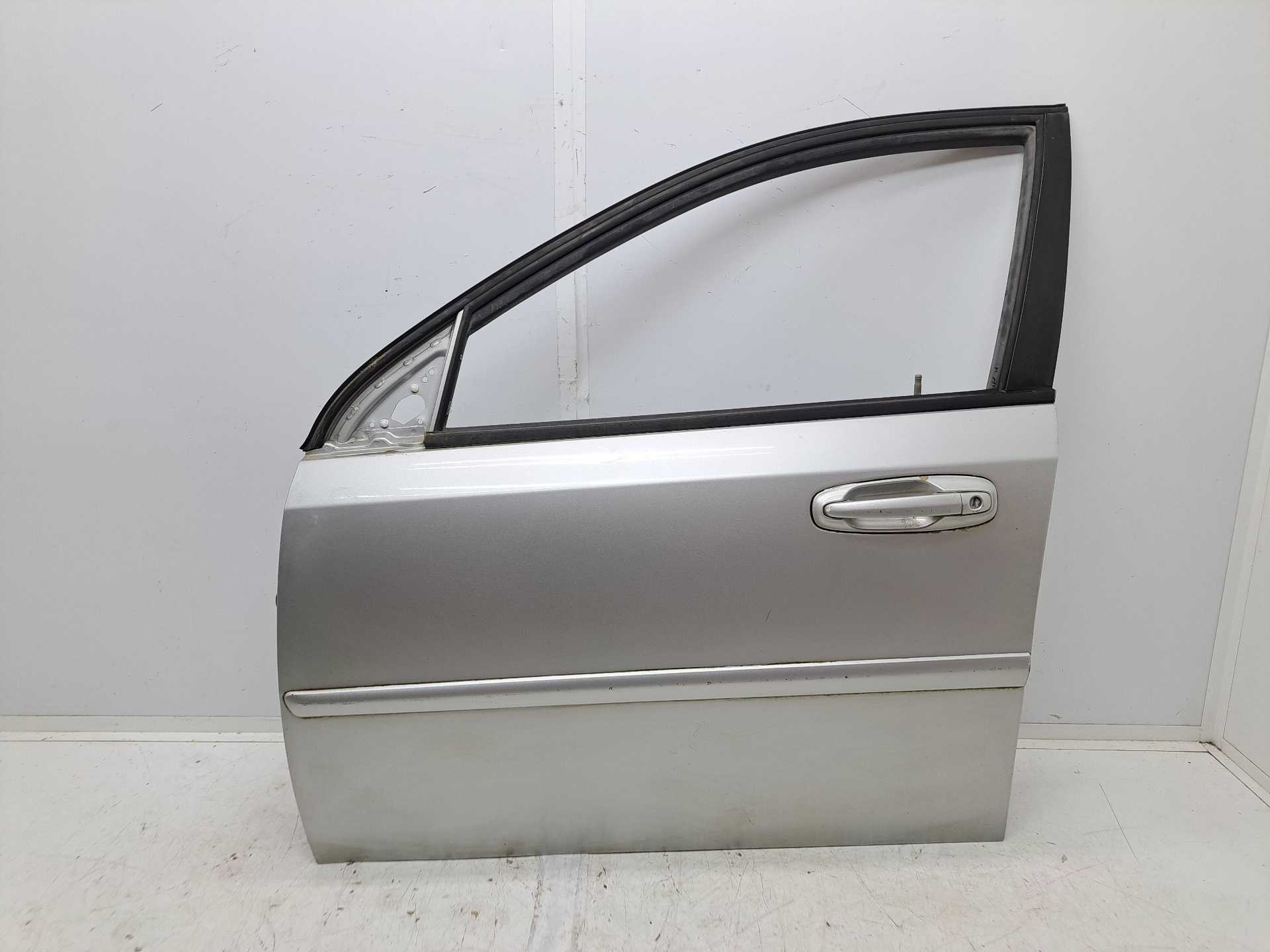 Recambio de puerta delantera izquierda para chevrolet nubira berlina 1.8 cat referencia OEM IAM   