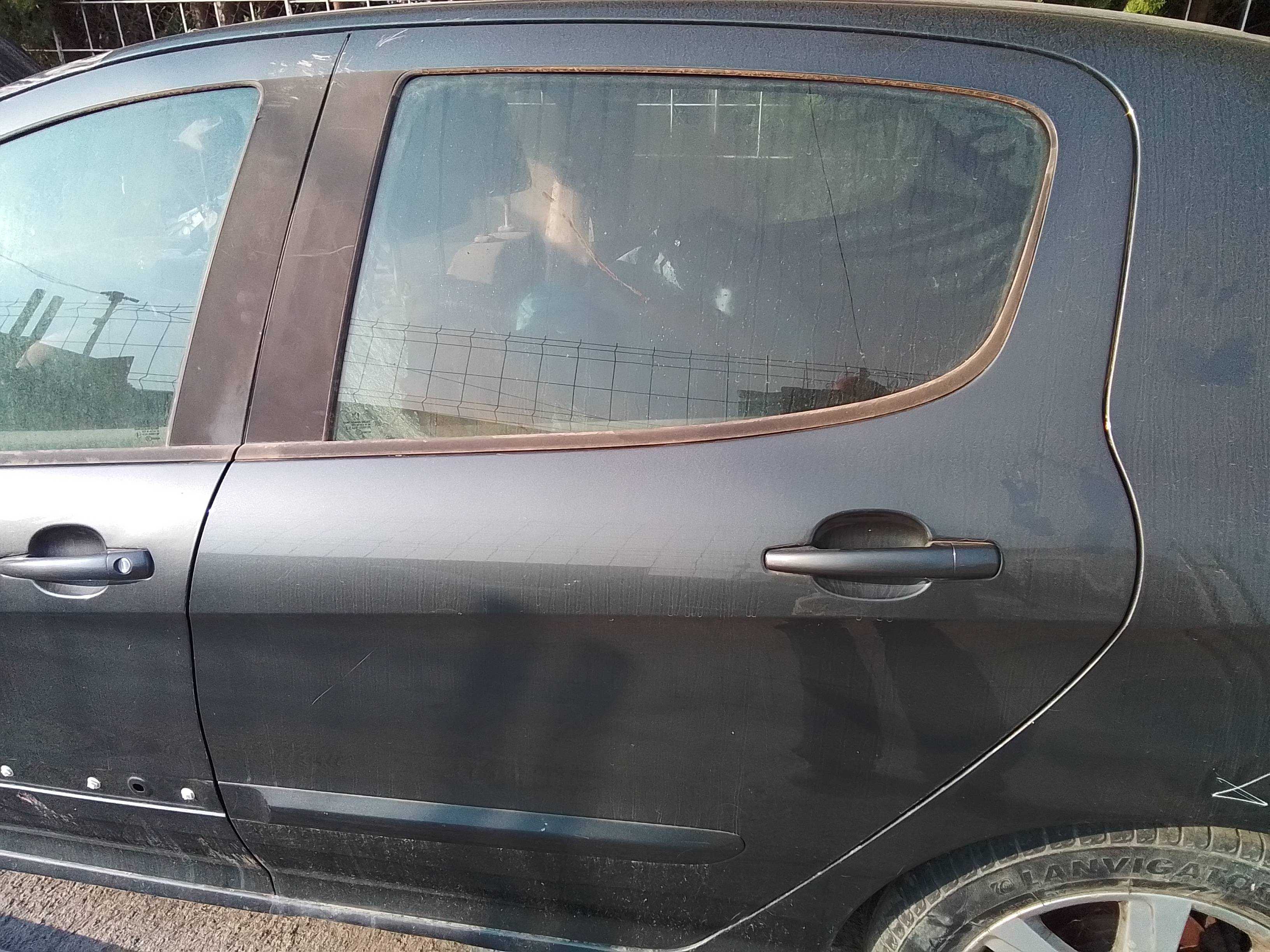Recambio de puerta trasera izquierda para peugeot 308 referencia OEM IAM   