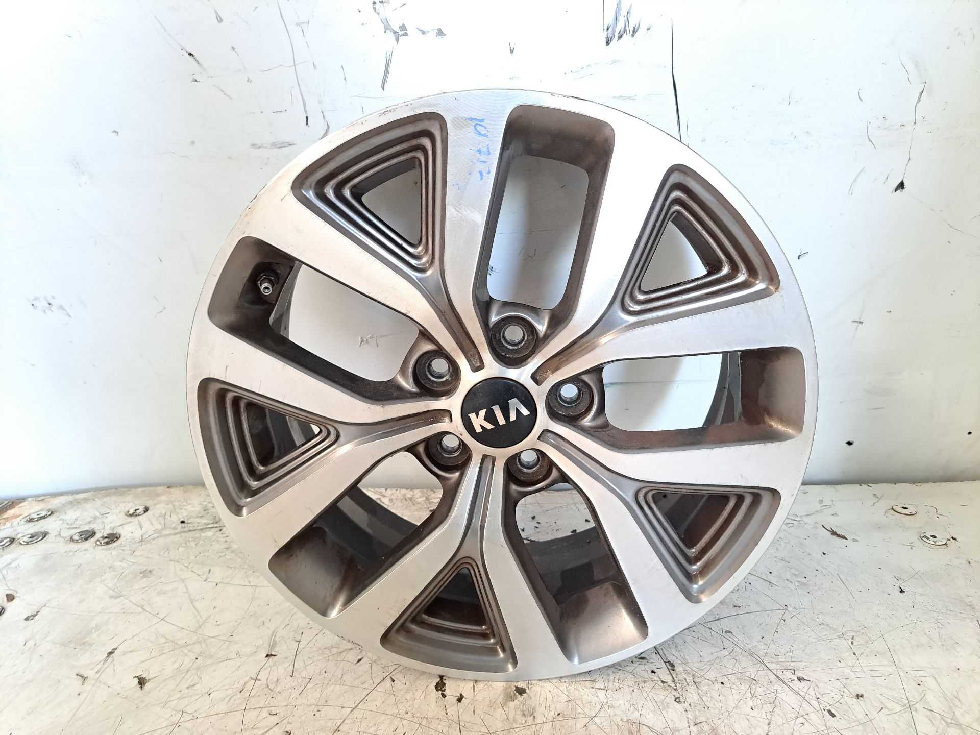 Recambio de llanta para kia sportage business 2wd referencia OEM IAM r17 529103w610 