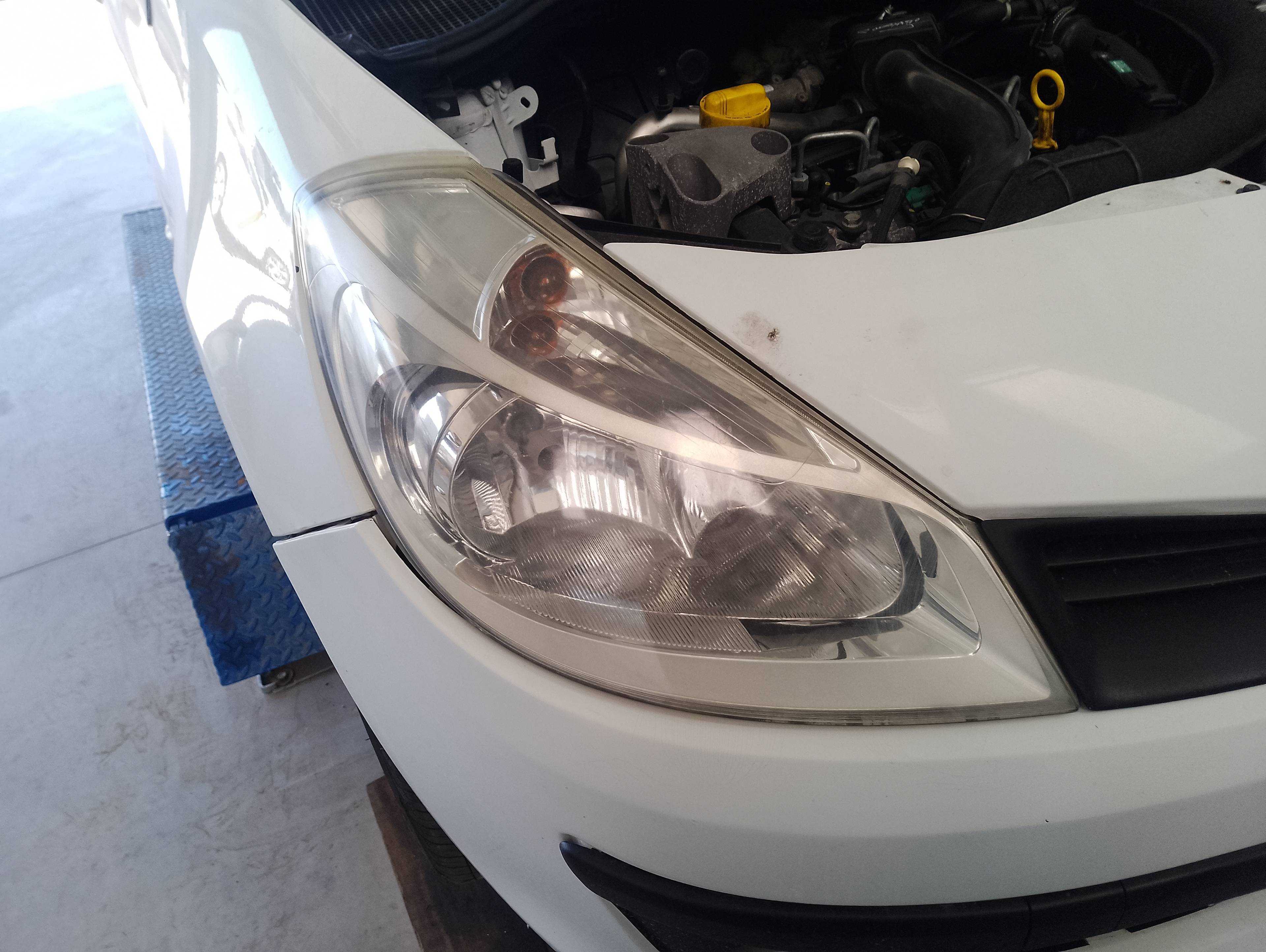 Recambio de faro derecho para renault clio iii referencia OEM IAM   