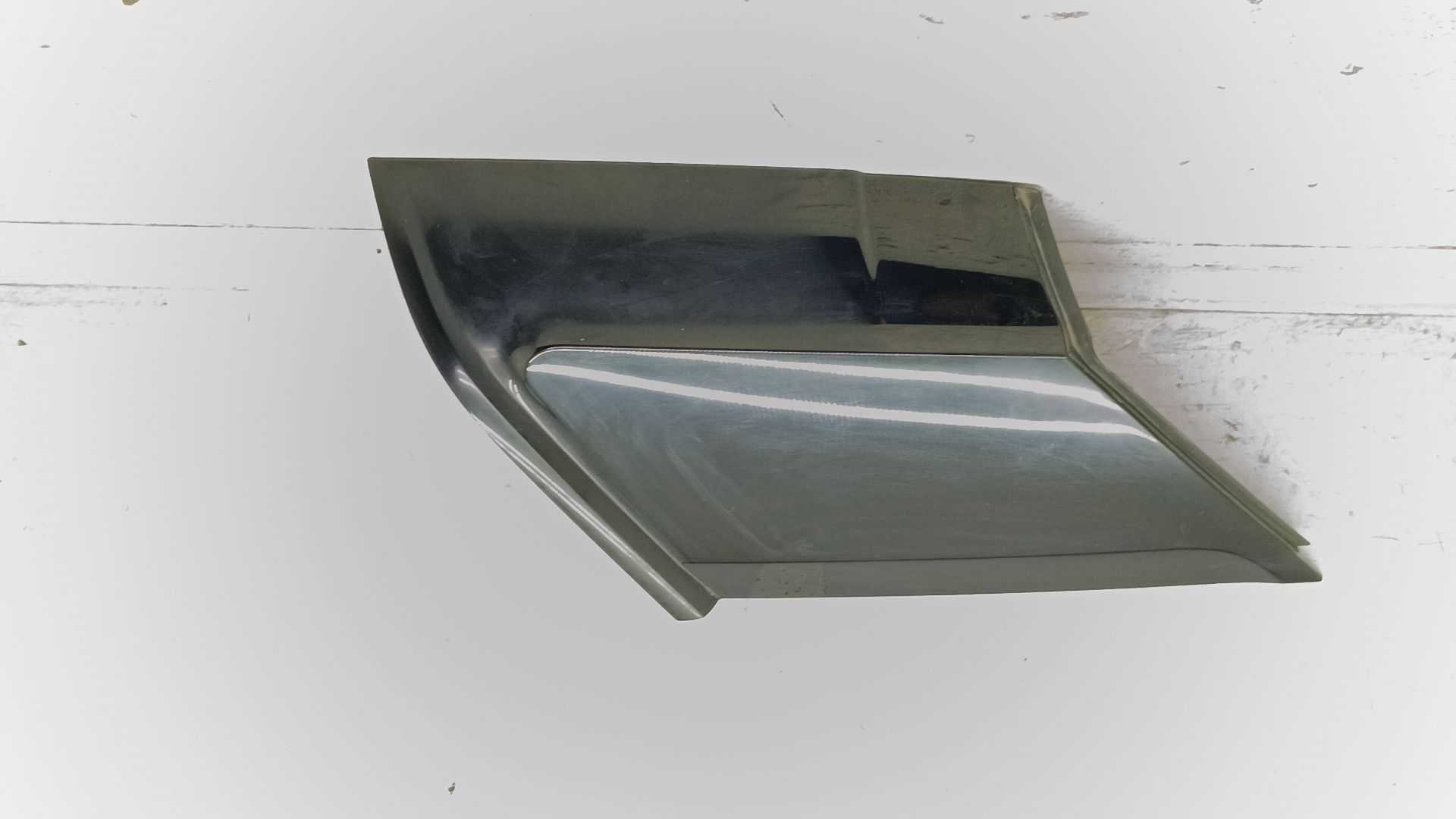 Recambio de molduras traseras para land rover range rover evoque (l551) 2.0 d150 mhev 4x4 referencia OEM IAM EJ3229148AB  