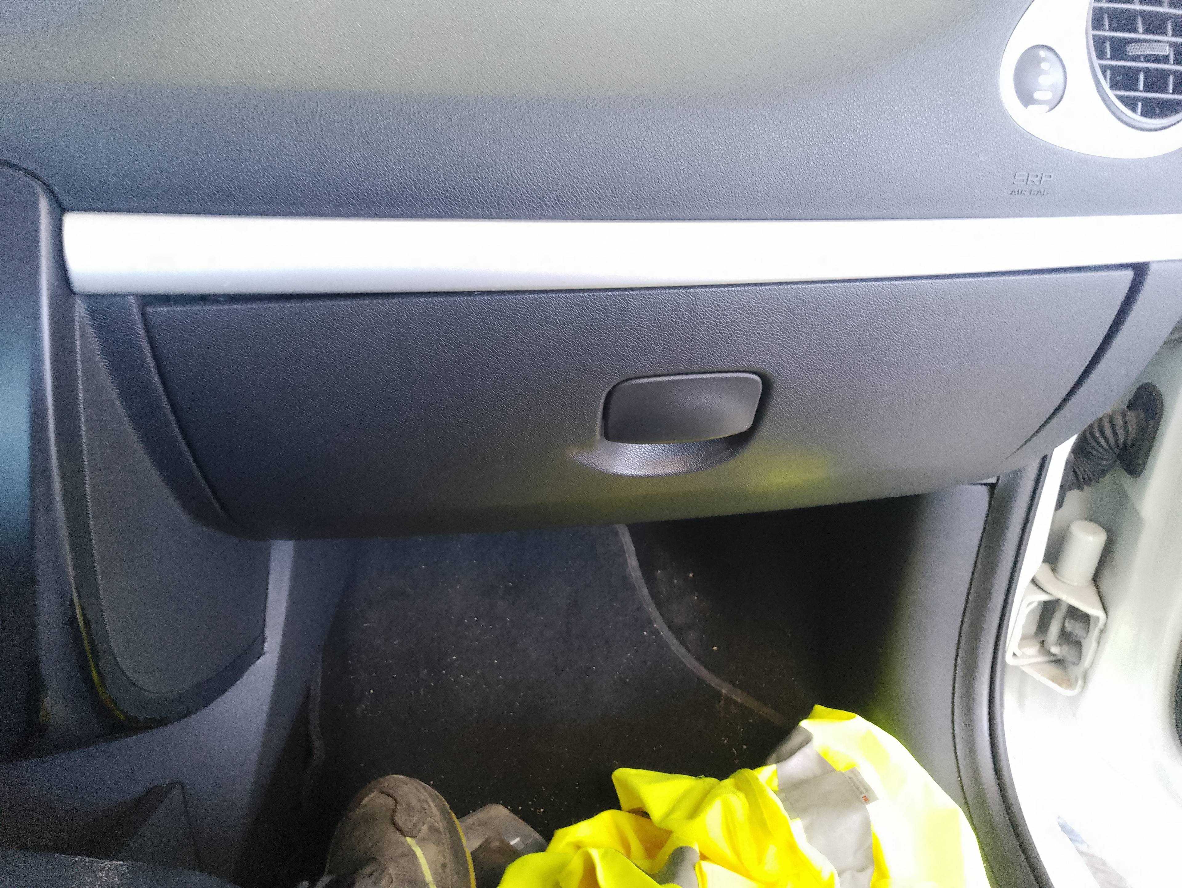 Recambio de guantera para renault clio iii referencia OEM IAM   