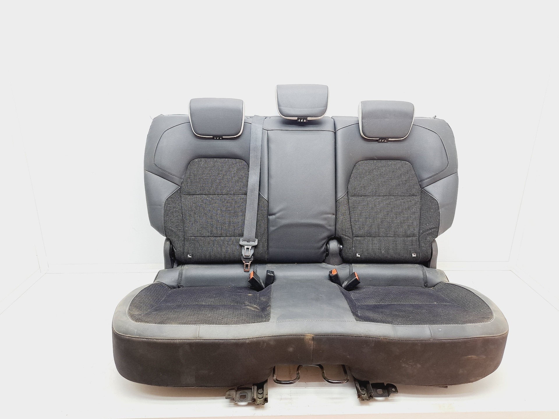 Recambio de asientos traseros para renault captur ii intens referencia OEM IAM 3802745  