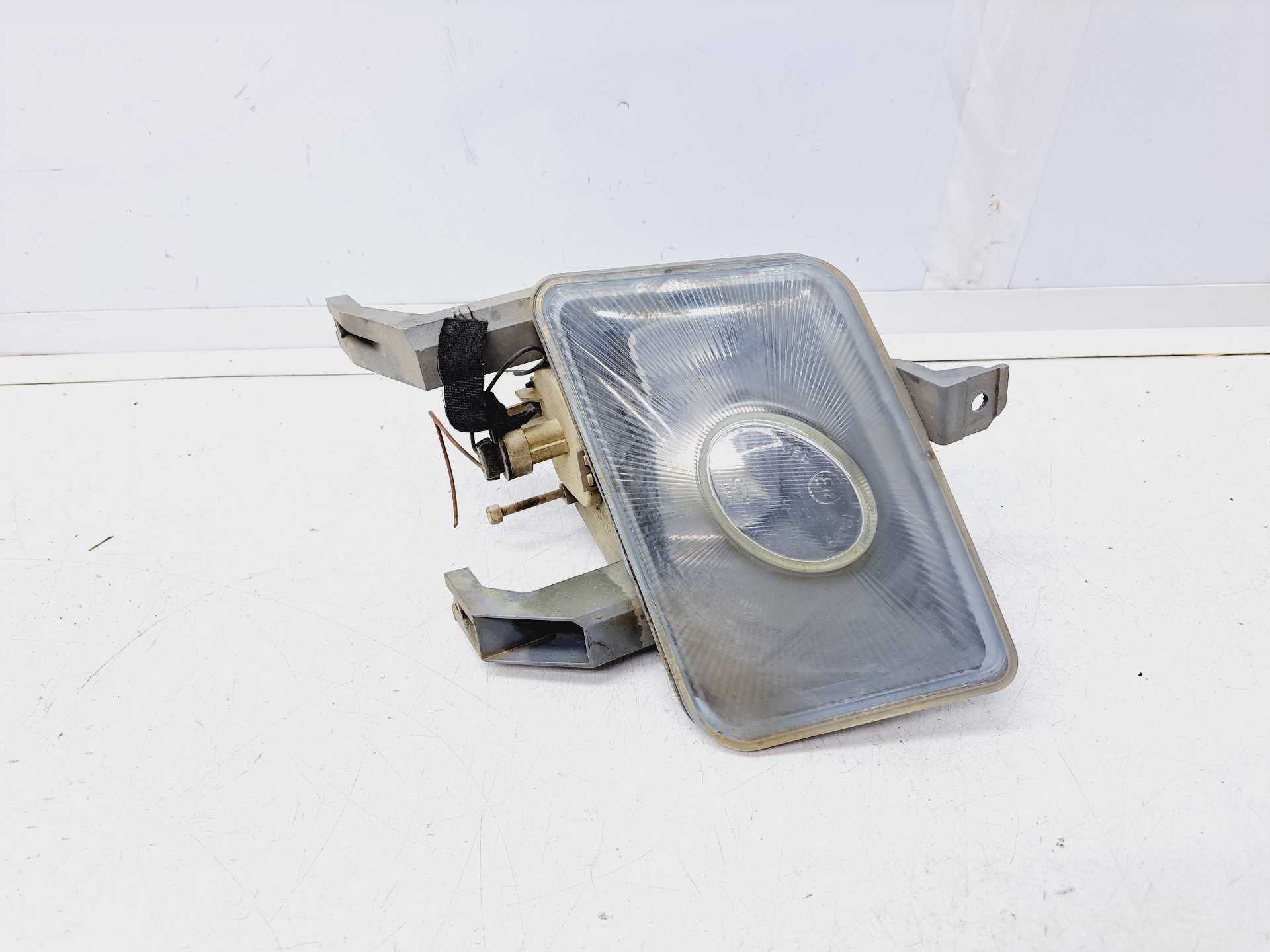 Recambio de faro antiniebla derecho para opel vectra b berlina básico referencia OEM IAM 90585030  