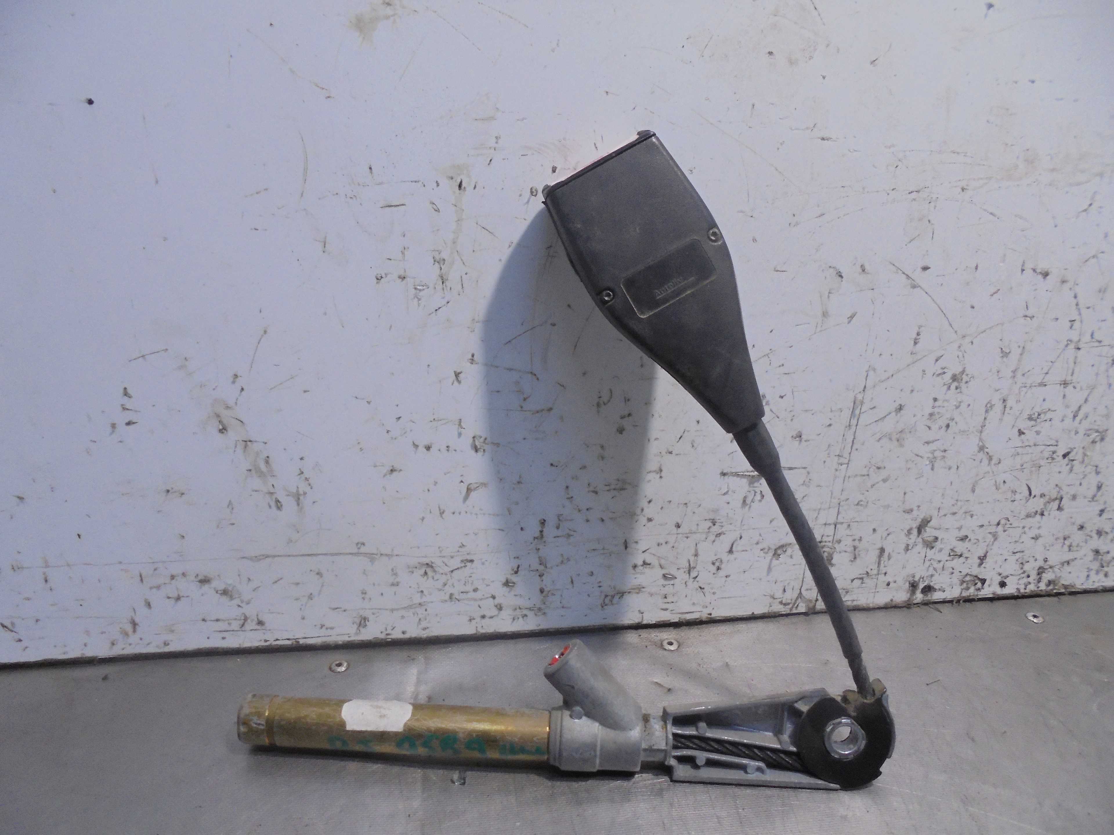 Recambio de pretensor airbag delantero izquierdo para renault megane ii coupe/cabrio referencia OEM IAM   